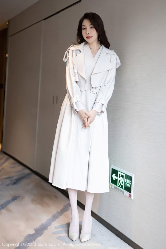 [XiuRen秀人网] No.6257 徐莉芝Booty - 浅色外衣+白色丝袜性感写真-御萝部落