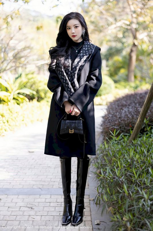 [秀人XiuRen] No.6229 杨晨晨Yome - 黑色服饰+皮质短裙海南岛旅拍-御萝部落