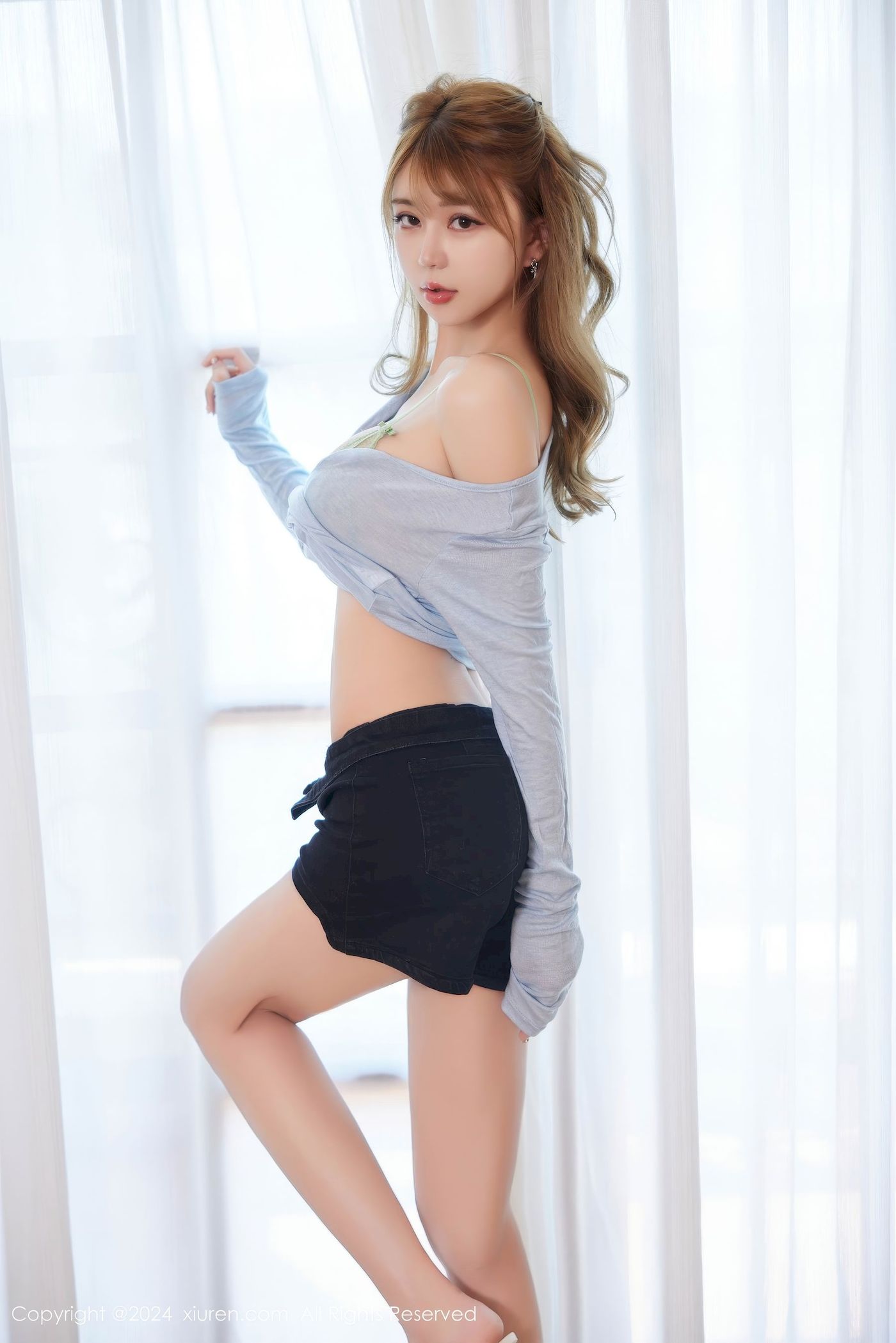 Zoe柚柚 - 居家常服+小蛮腰性感写真