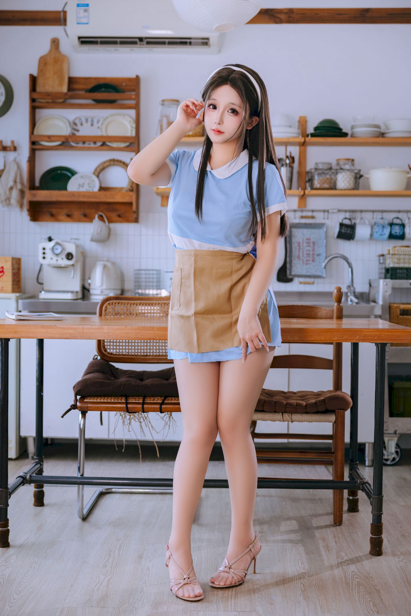 日奈娇肉丝女仆主题写真