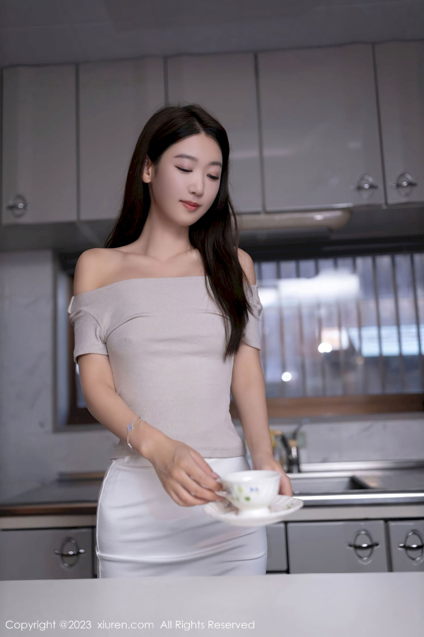 唐安琪 - 浅灰上衣+灰色短裙日本旅拍