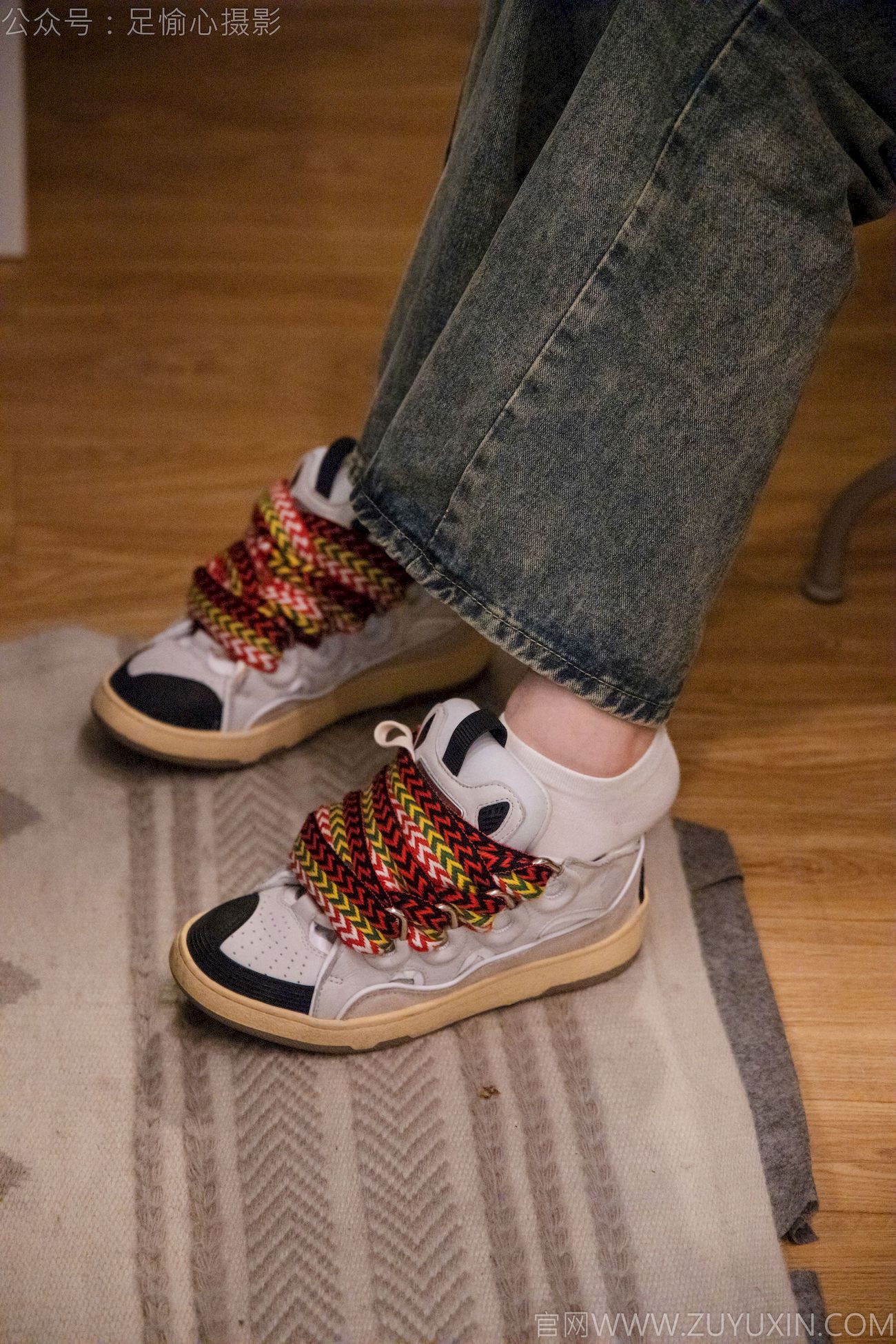 足愉心模特心凌裸足福利