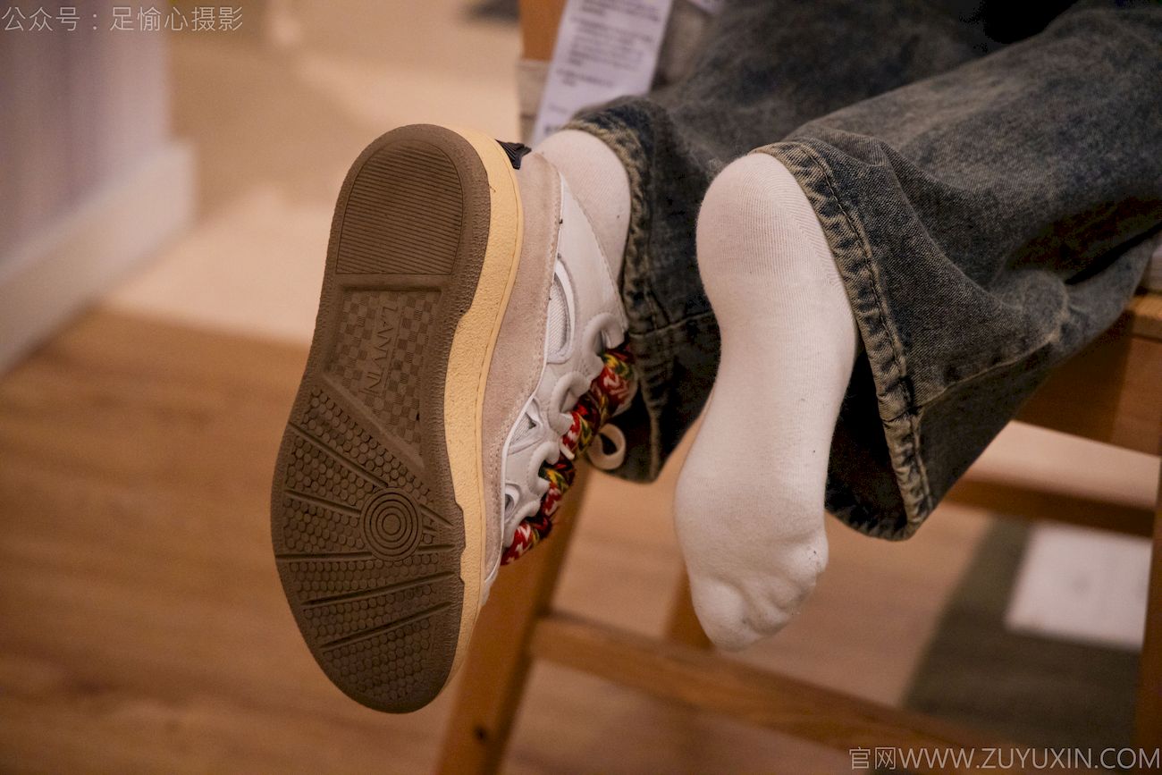 足愉心模特心凌裸足福利