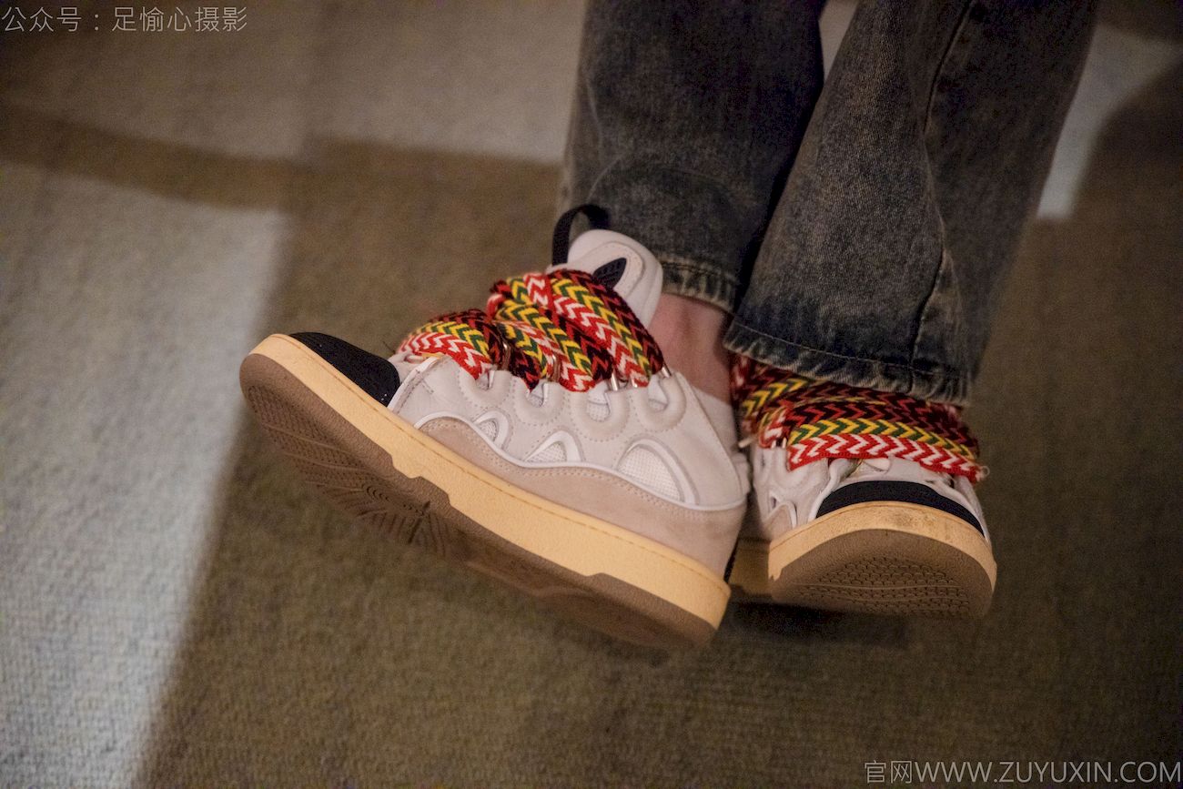 足愉心模特心凌裸足福利