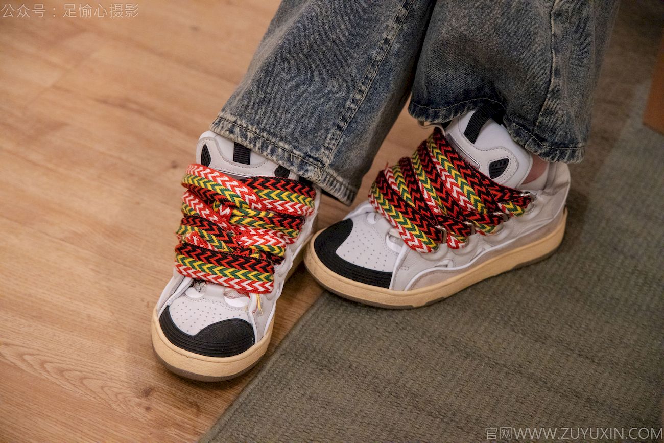 足愉心模特心凌裸足福利