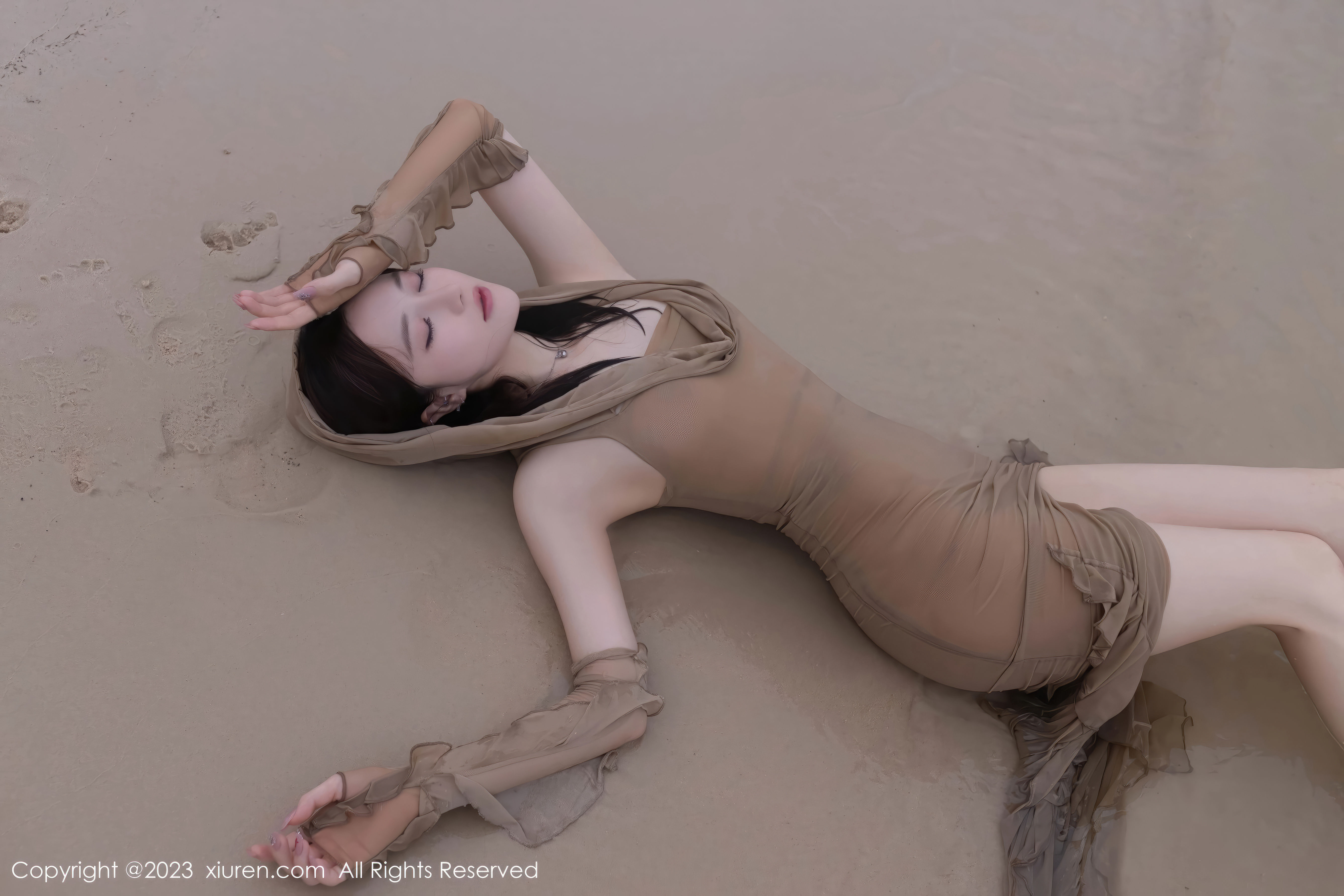 鱼子酱Fish - 连衣长裙+沙滩场景性感写真