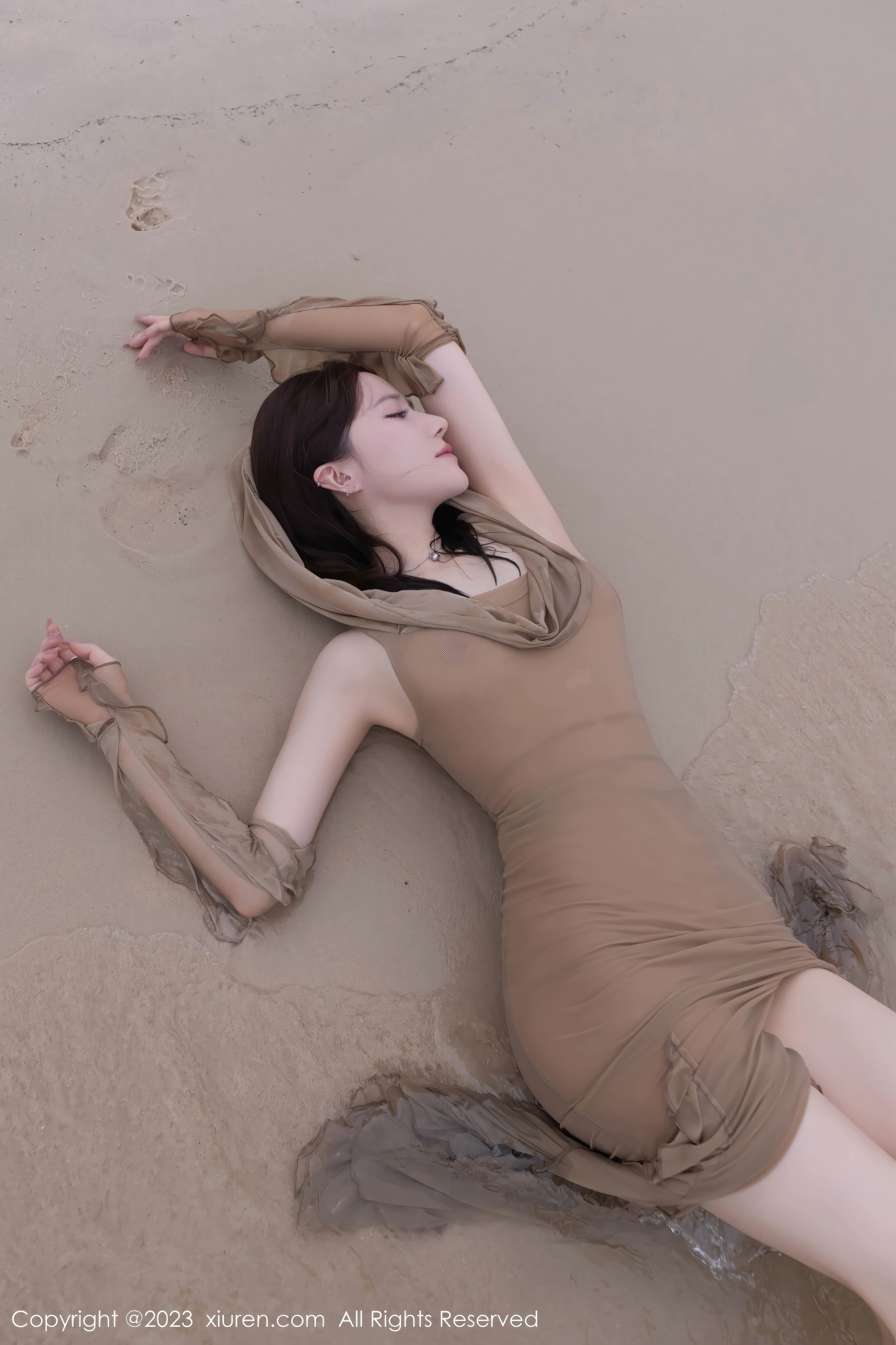 鱼子酱Fish - 连衣长裙+沙滩场景性感写真