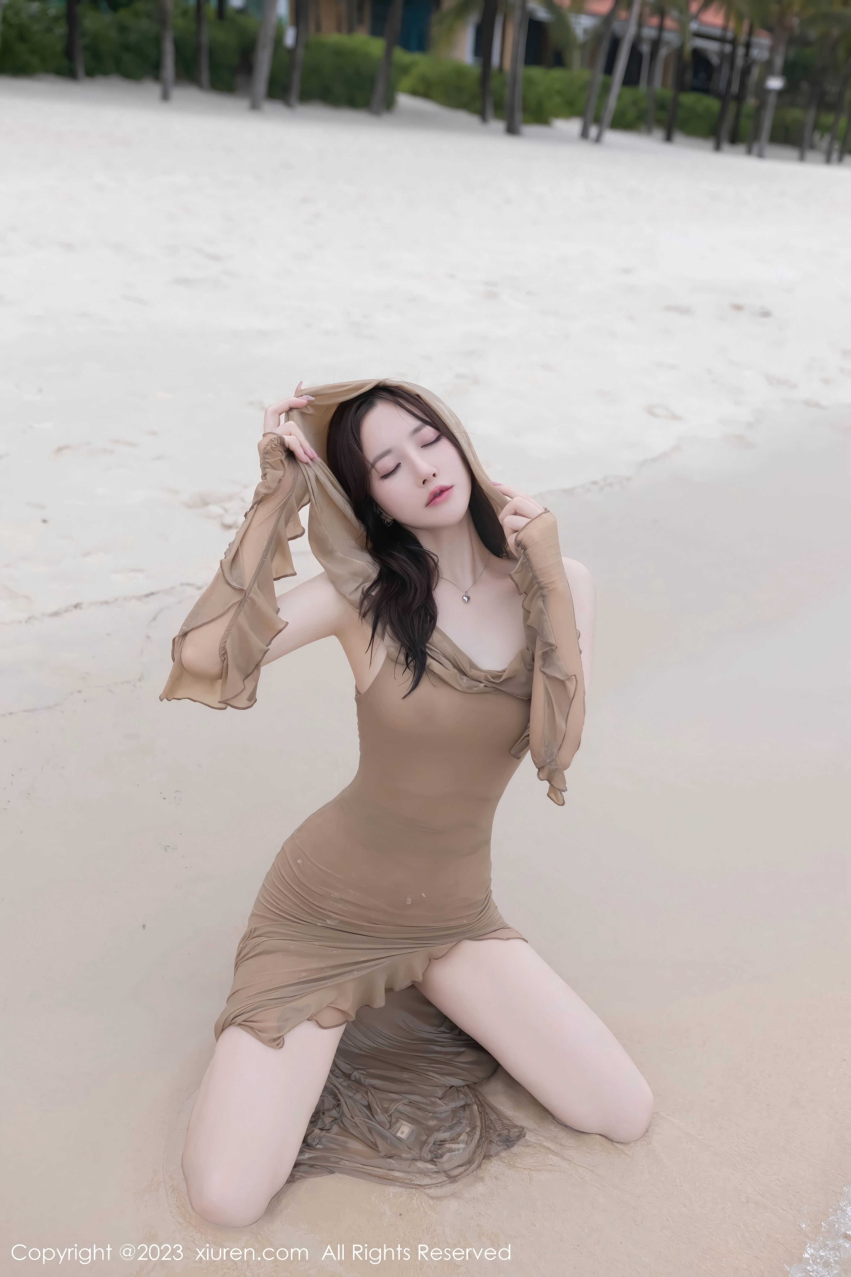 鱼子酱Fish - 连衣长裙+沙滩场景性感写真