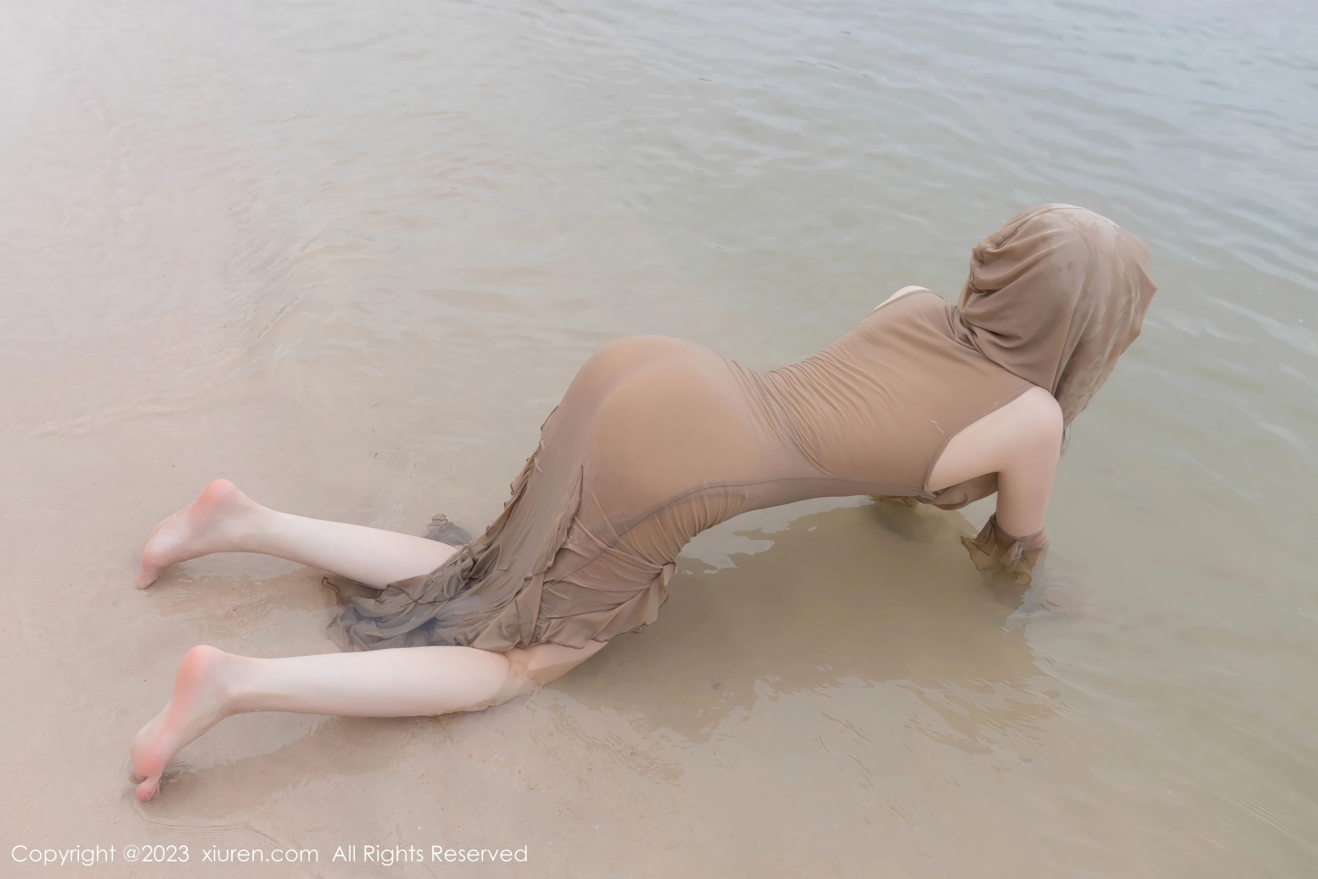鱼子酱Fish - 连衣长裙+沙滩场景性感写真