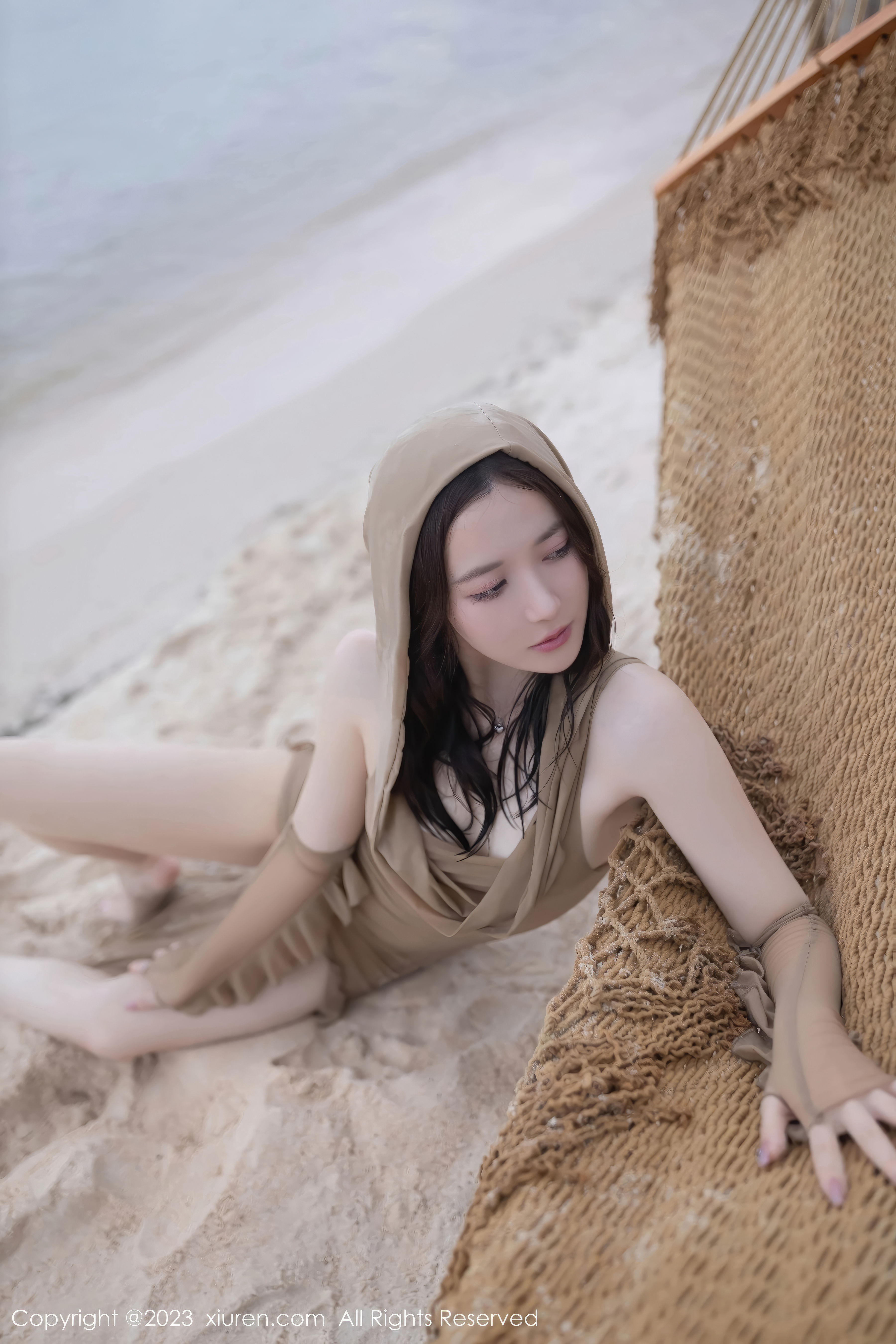 鱼子酱Fish - 连衣长裙+沙滩场景性感写真