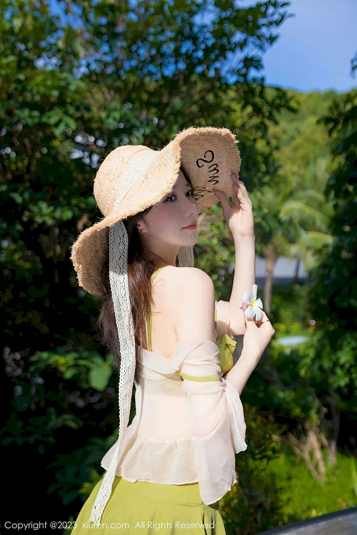 鱼子酱Fish - 果绿色服饰+泳池场景