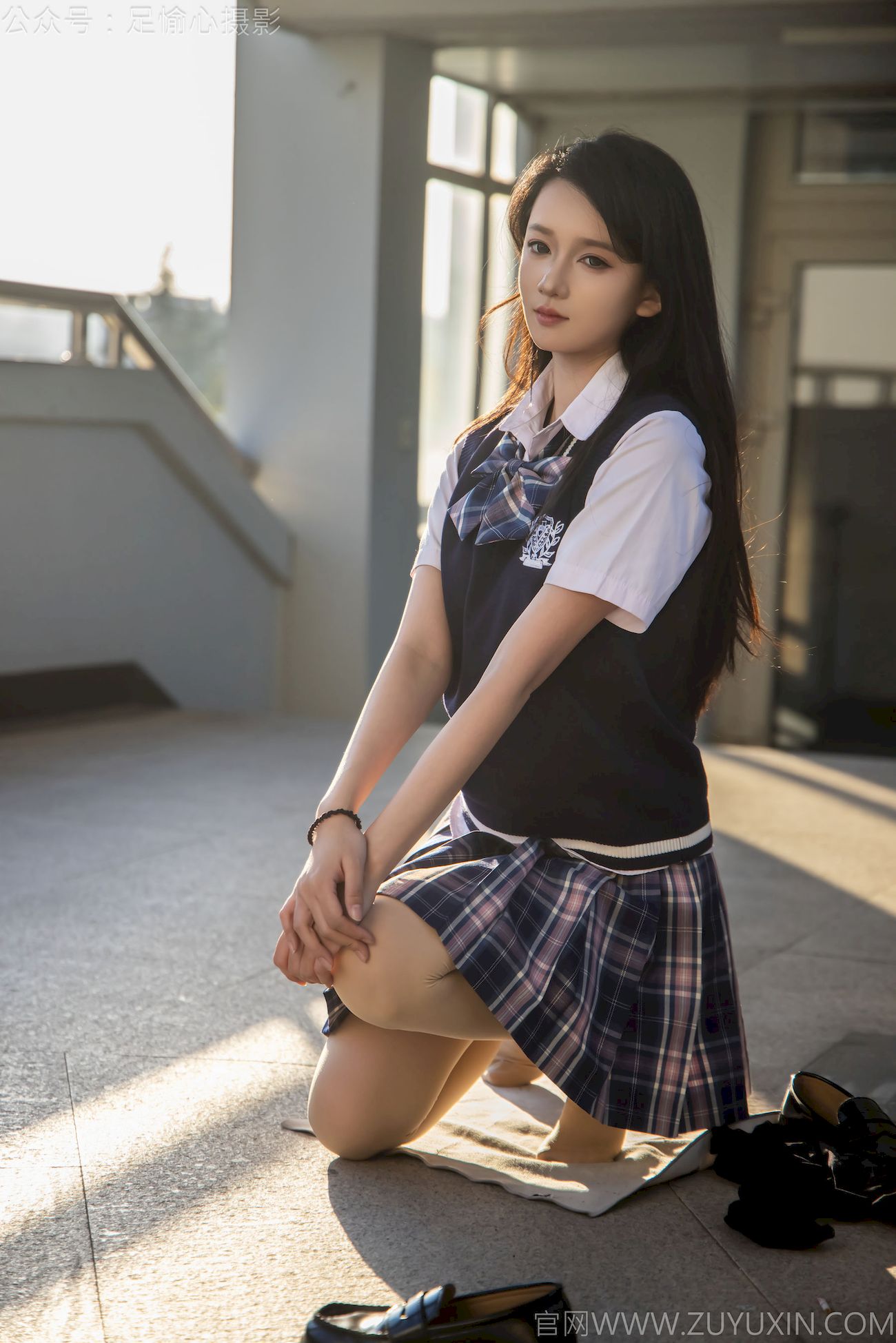 果酱JK制服黑色长筒袜天台休闲写真