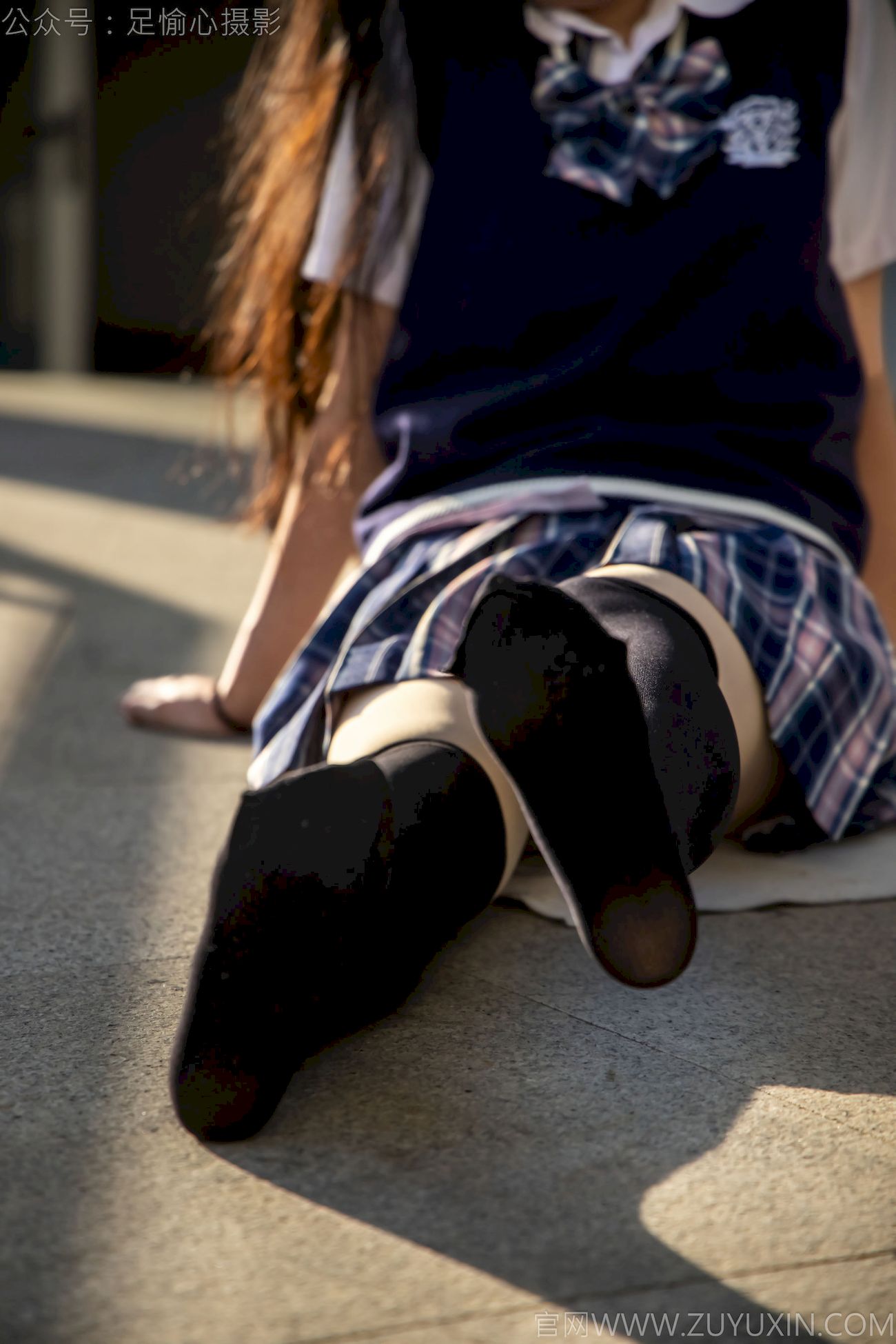 果酱JK制服黑色长筒袜天台休闲写真