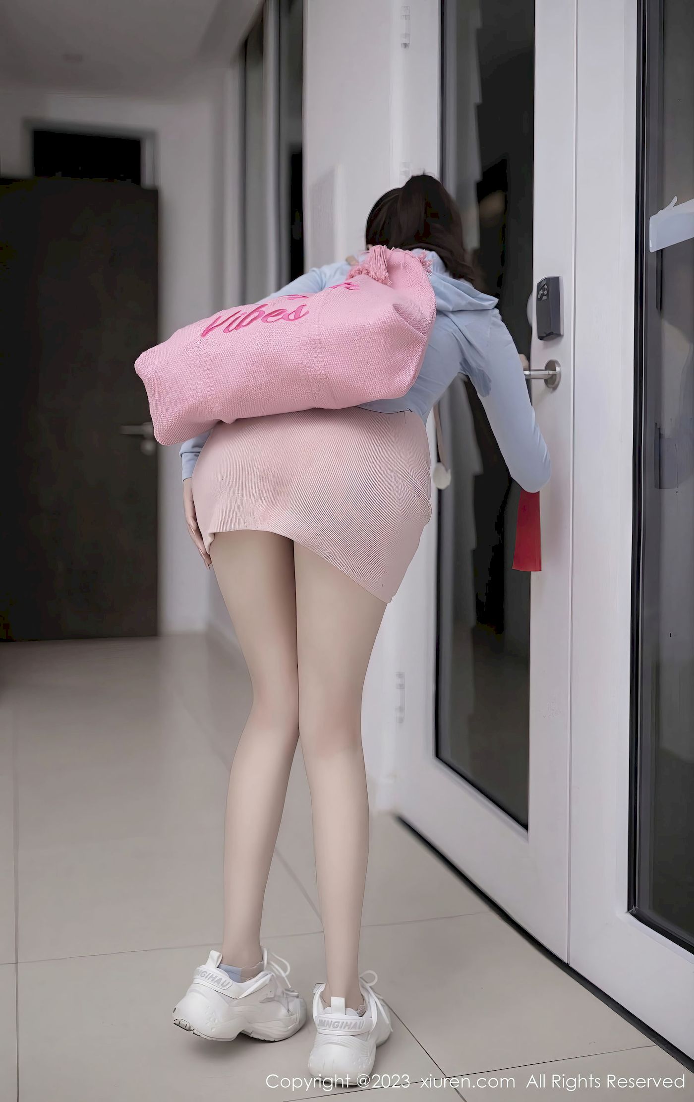 鱼子酱Fish - 淡蓝上衣+粉灰短裙泰国旅拍