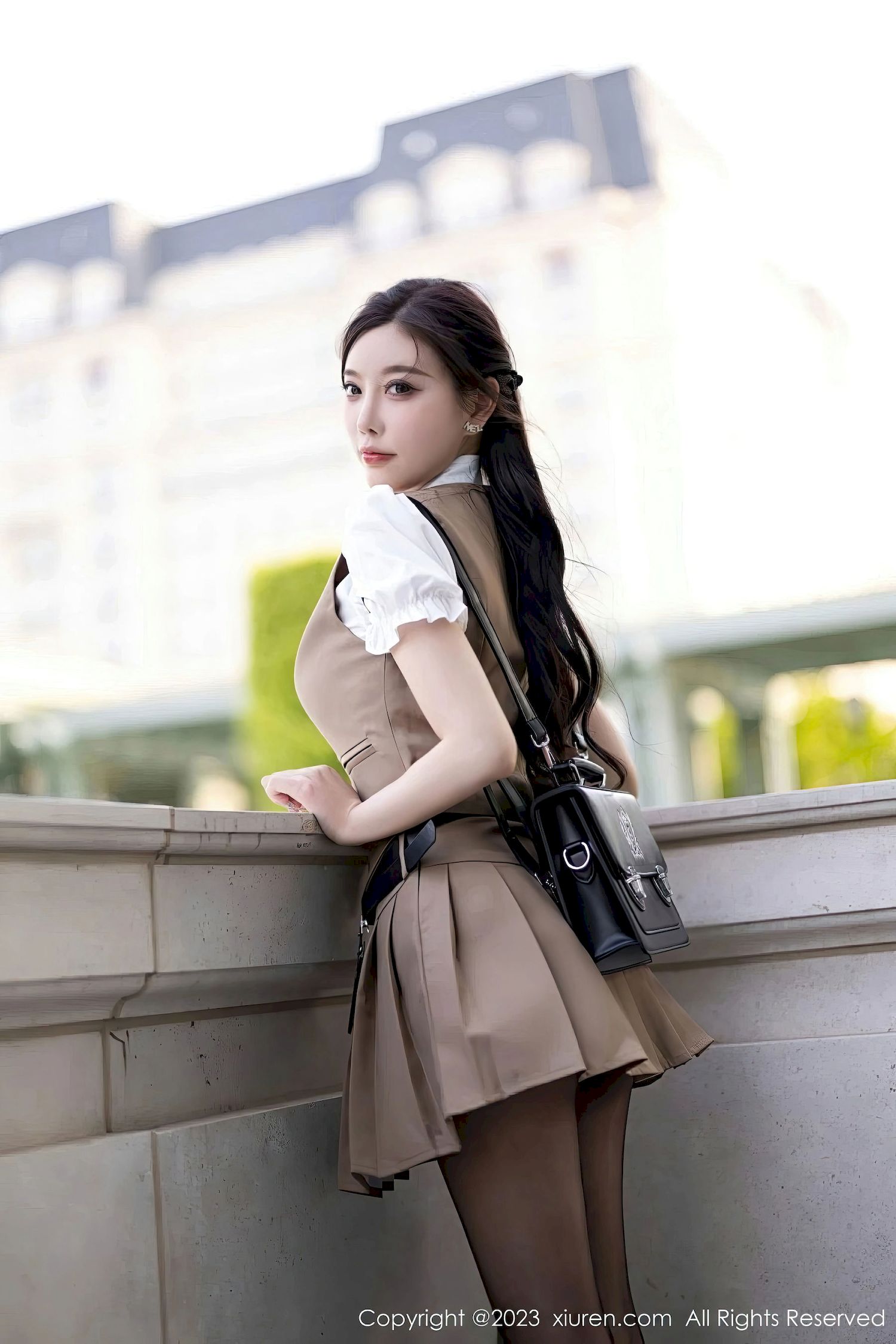 杨晨晨Yome - 杏色上衣+魅惑黑丝安吉旅拍