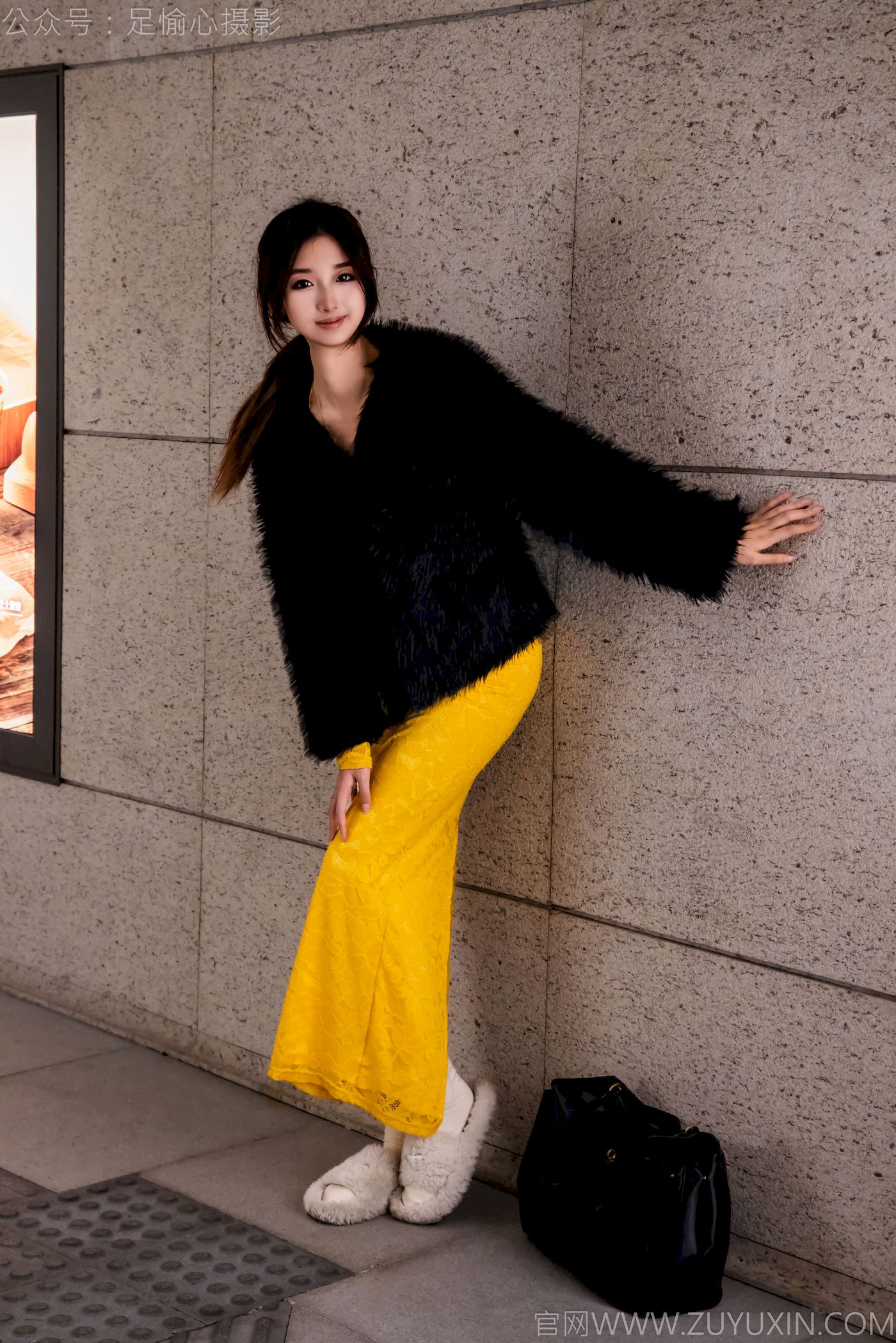 足愉心模特星朵黑色毛衫黄色连衣裙裸足摄影