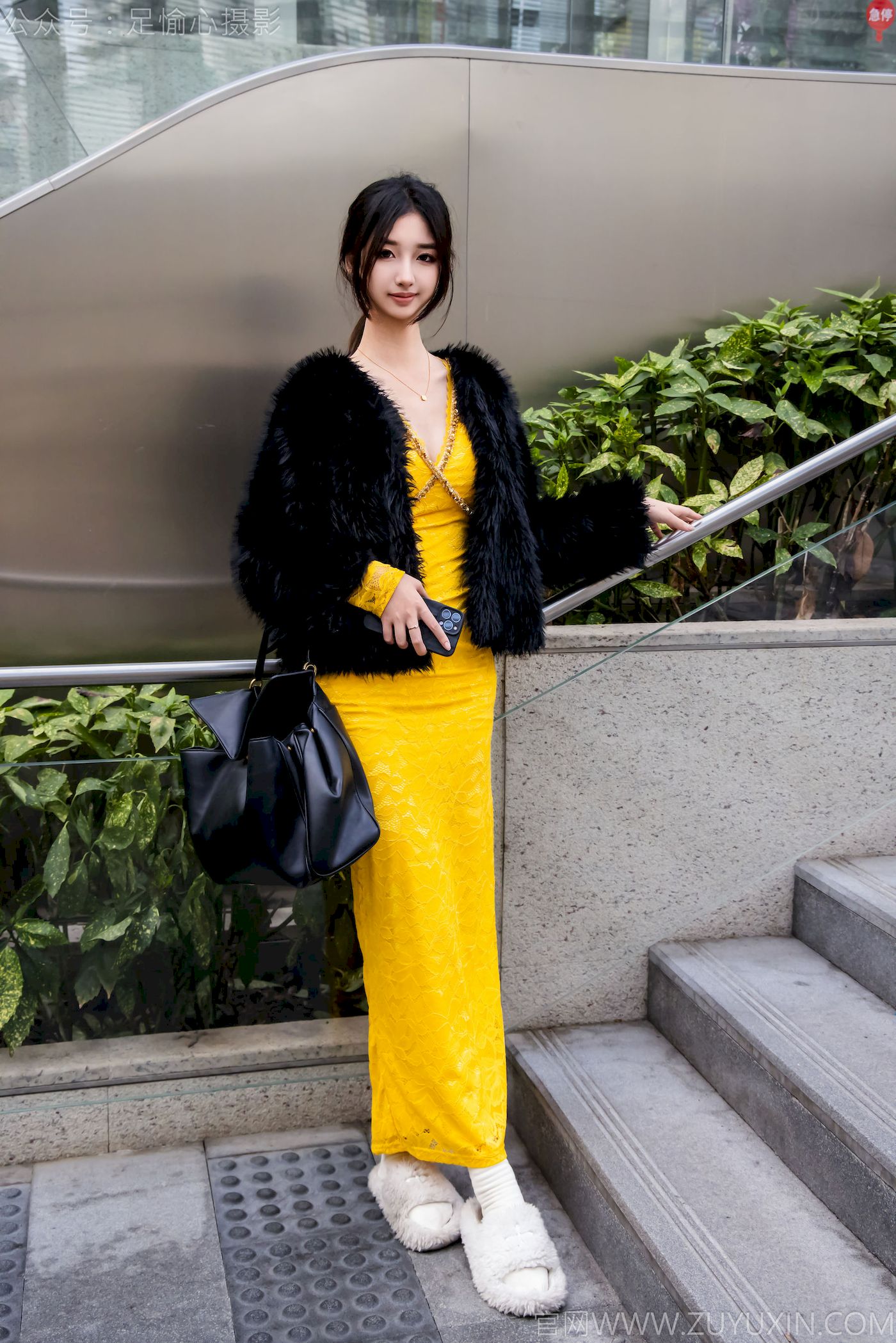 足愉心模特星朵黑色毛衫黄色连衣裙裸足摄影