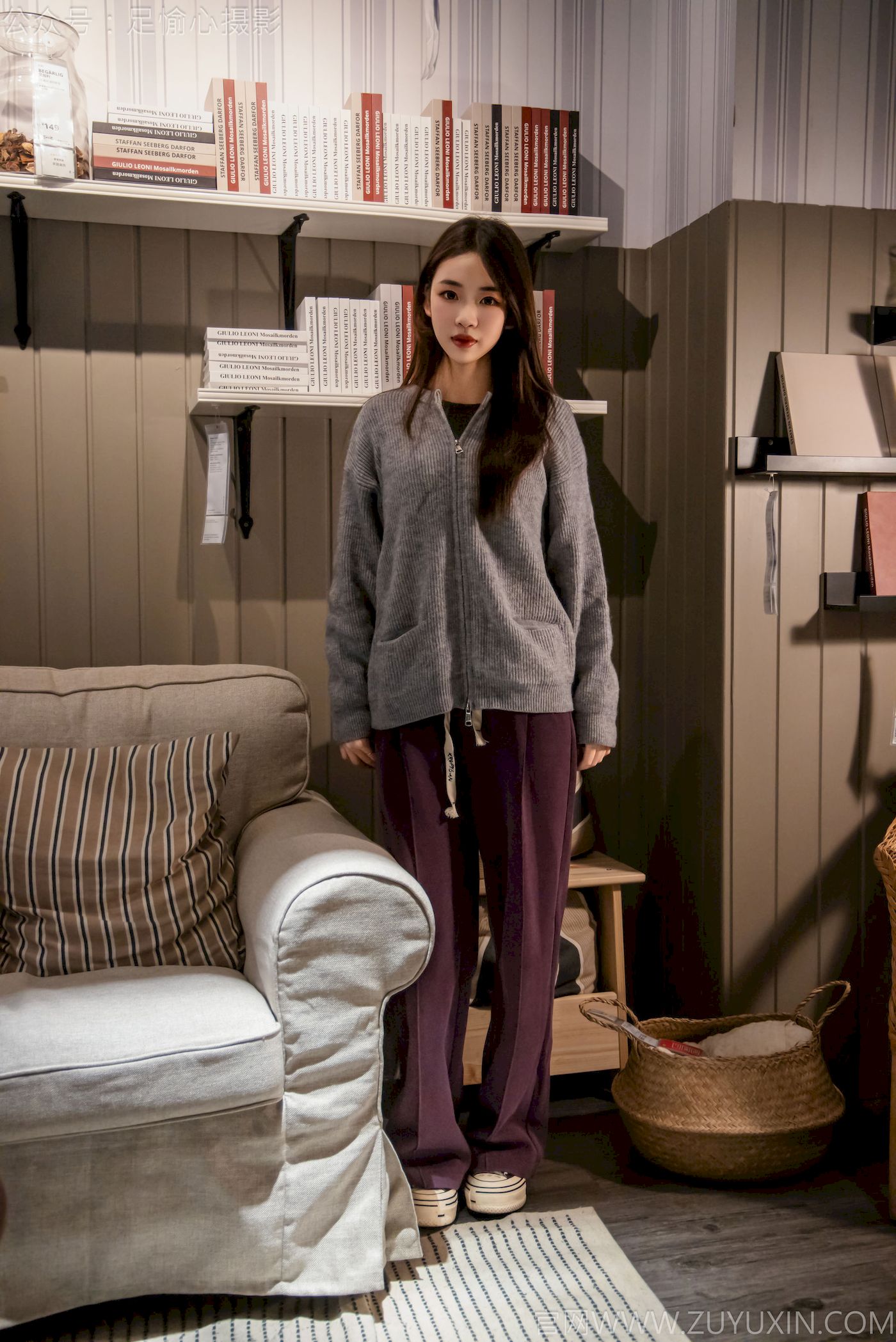 足愉心模特软软灰色针织开衫慵懒风‌日常穿搭-御萝部落