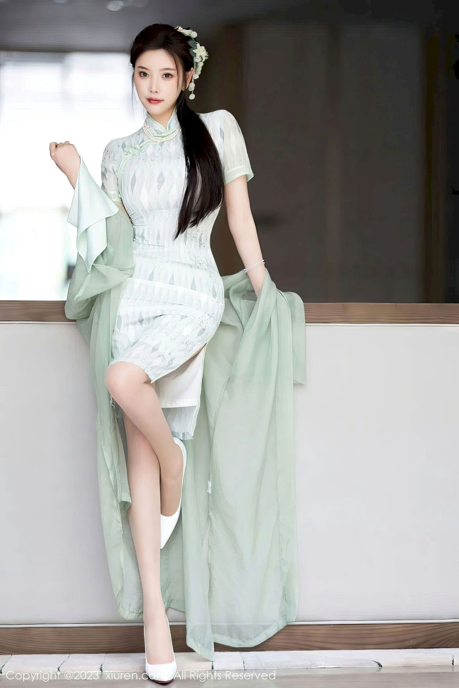 杨晨晨Yome - 淡绿旗袍+原丝美腿写真