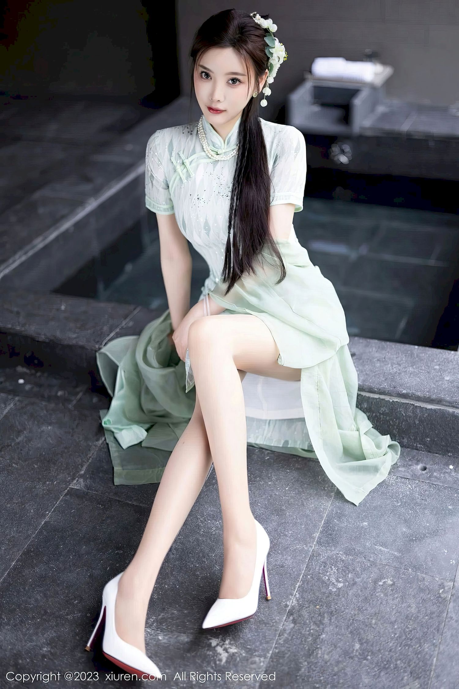 杨晨晨Yome - 淡绿旗袍+原丝美腿写真