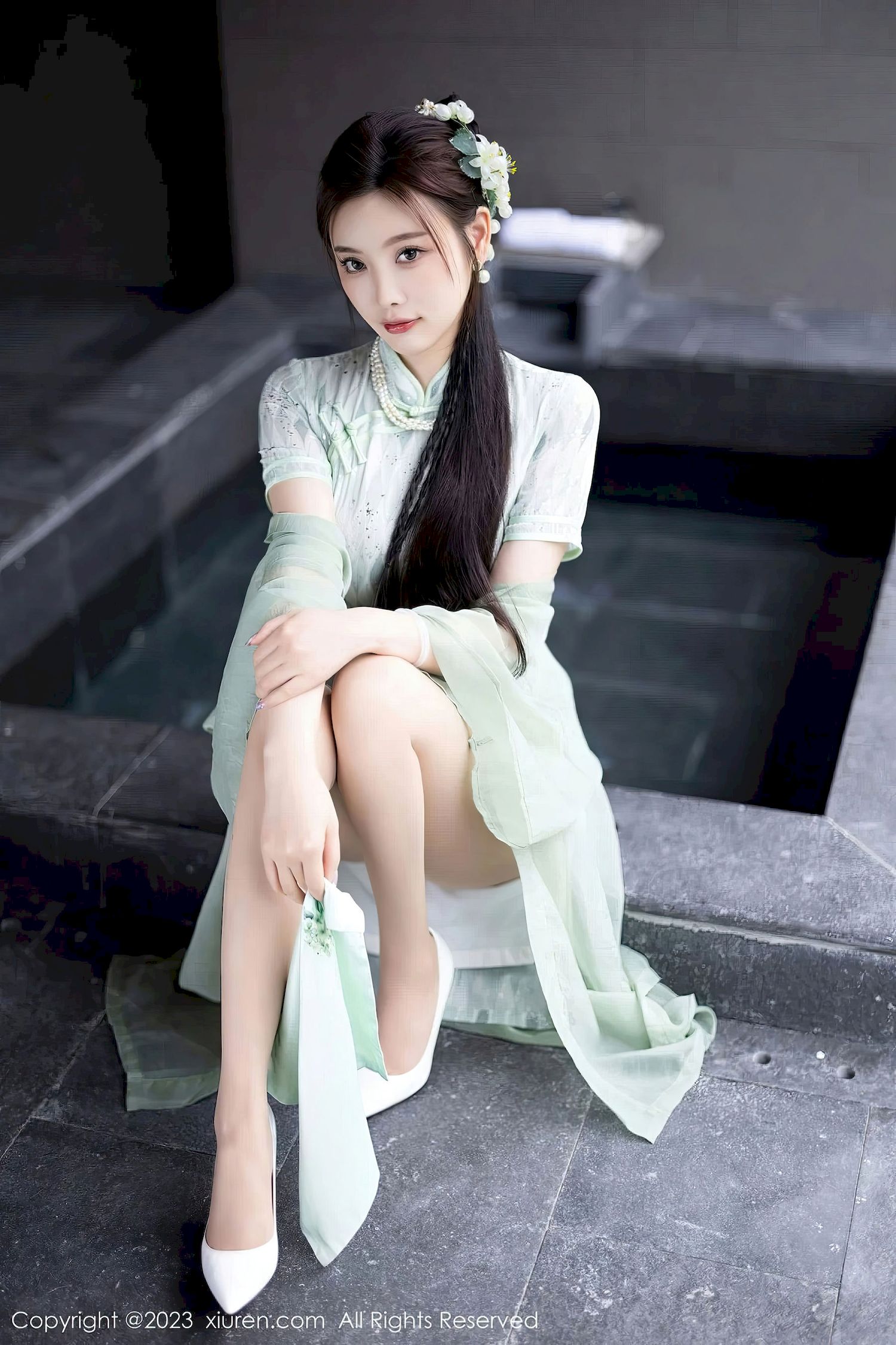 杨晨晨Yome - 淡绿旗袍+原丝美腿写真