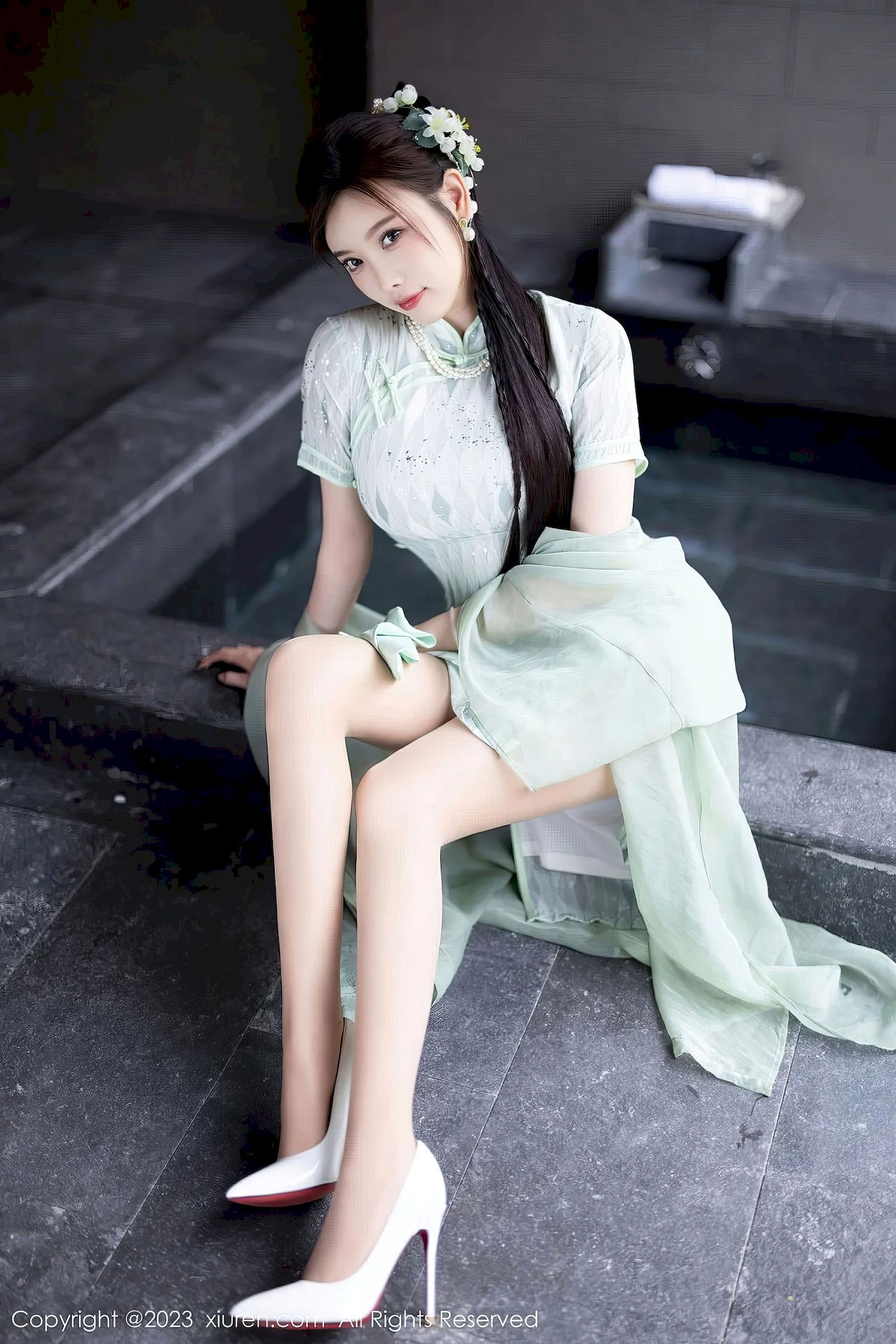 杨晨晨Yome - 淡绿旗袍+原丝美腿写真