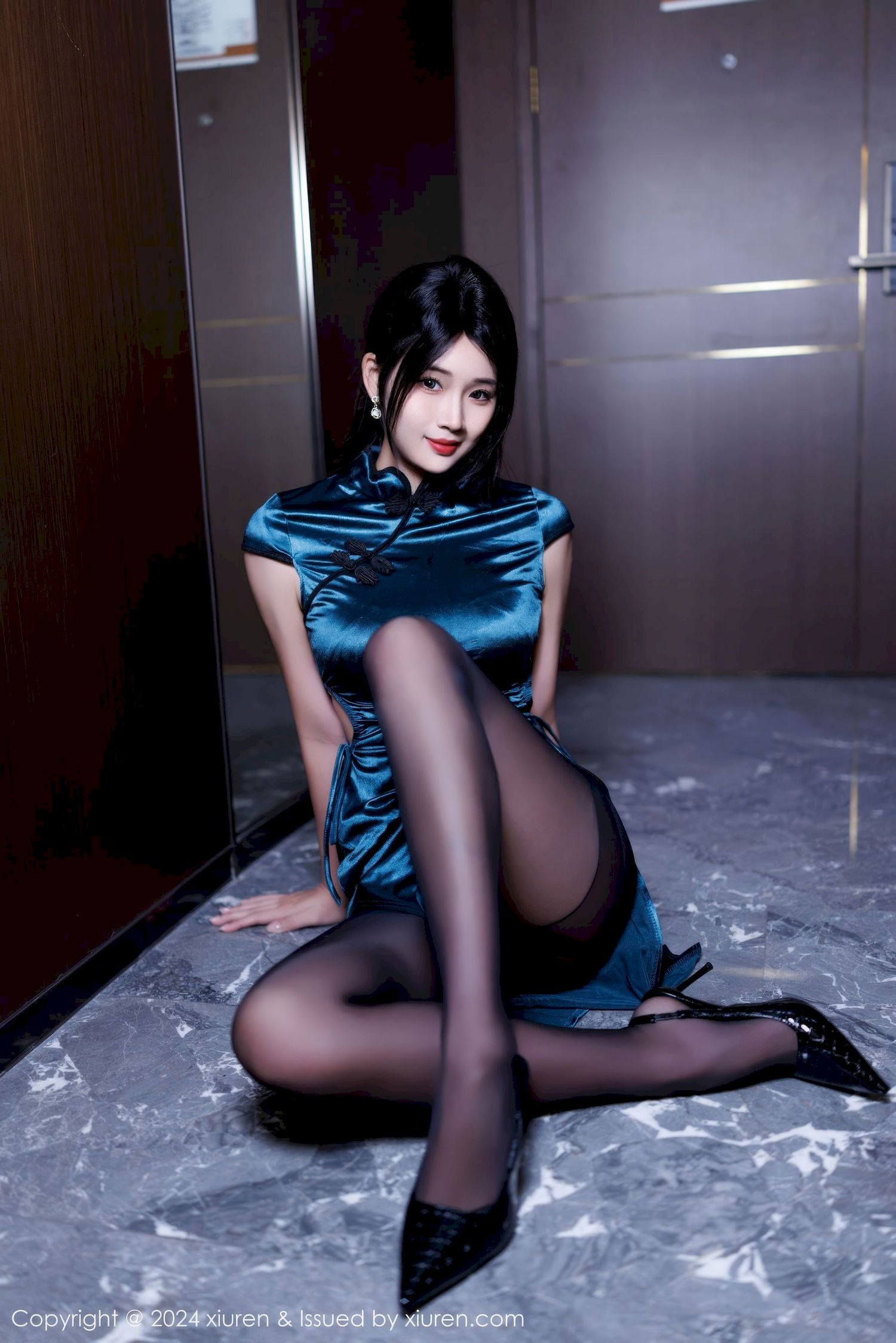 南乔 - 墨绿旗袍+黑丝性感写真