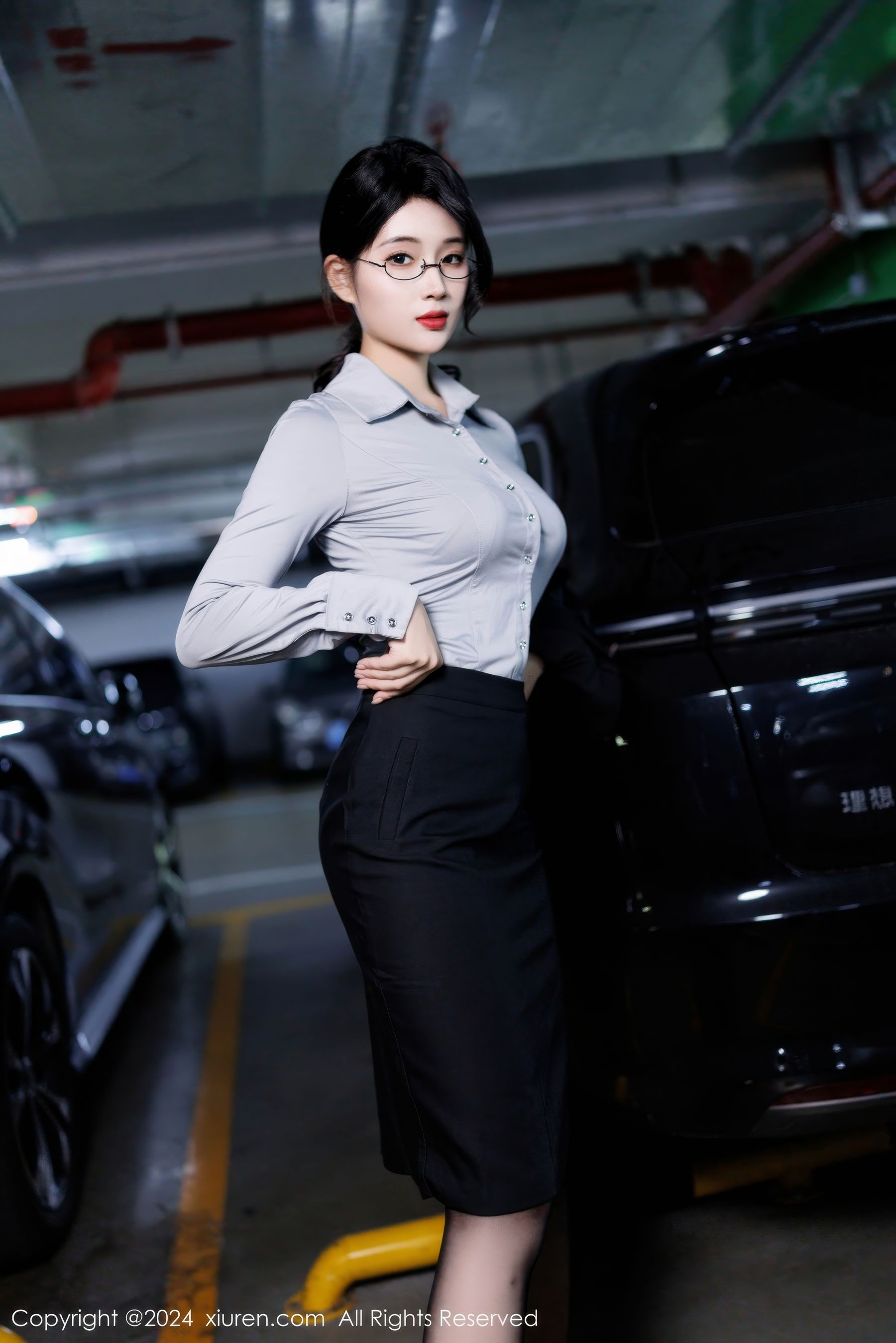 南乔 - OL服饰+黑色短裙首套写真