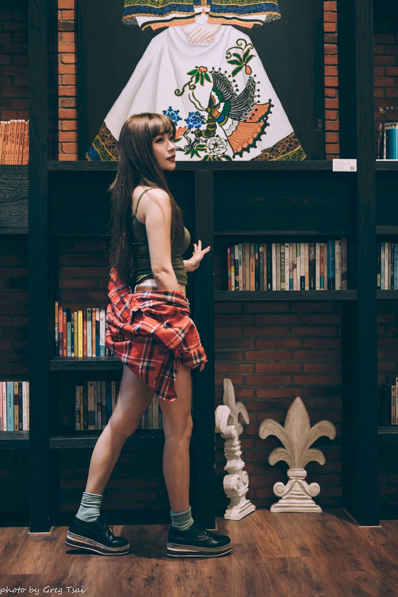 凯云咖啡馆‌红黑格纹衬衫