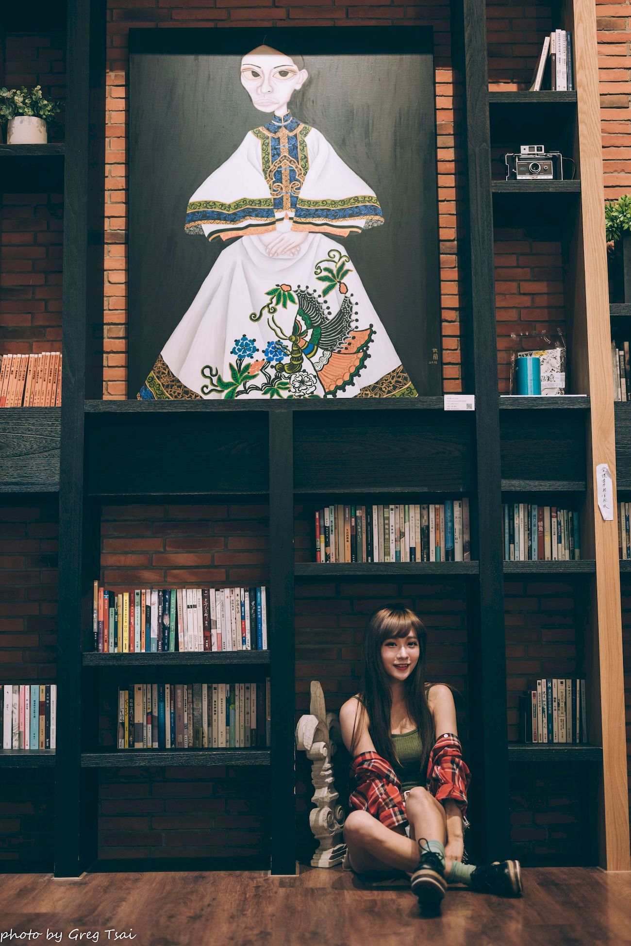 凯云咖啡馆‌红黑格纹衬衫