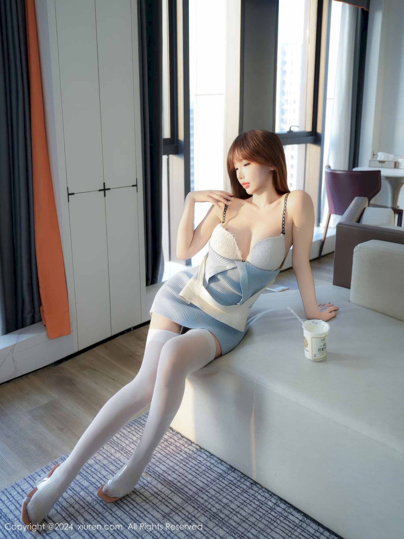 图片[19]-[XiuRen秀人网] No.9458 新人李金金 – 蓝色短裙+白色丝袜首套写真-御萝部落