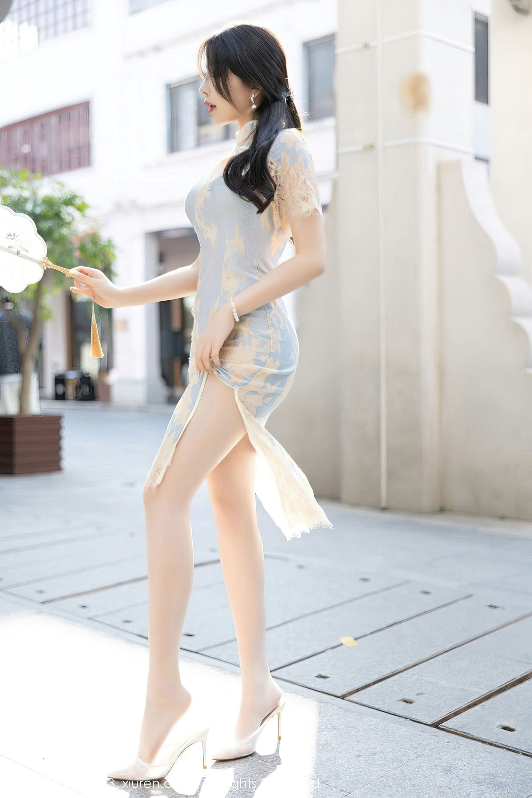 徐莉芝Booty - 浅色旗袍+诱人丝袜海南岛旅拍