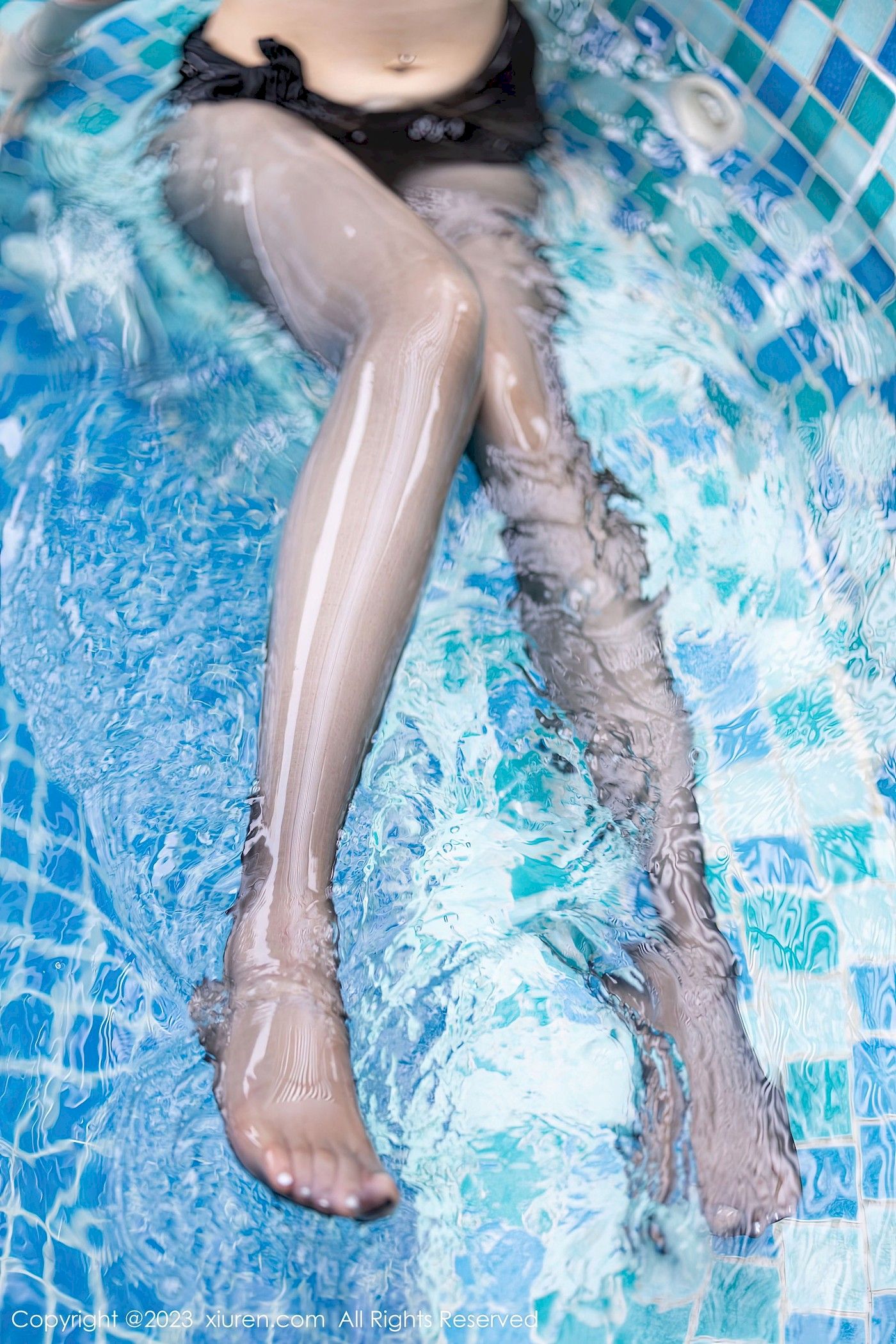 徐莉芝Booty - 灰色短裙+魅惑黑丝性感写真