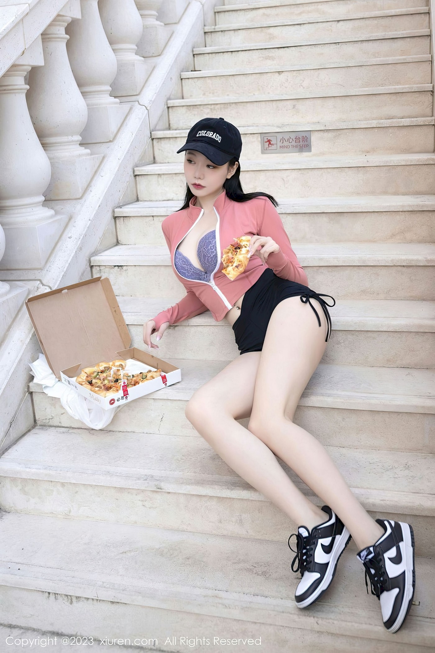 安然anran - 美腿短裤+外卖员装扮性感写真