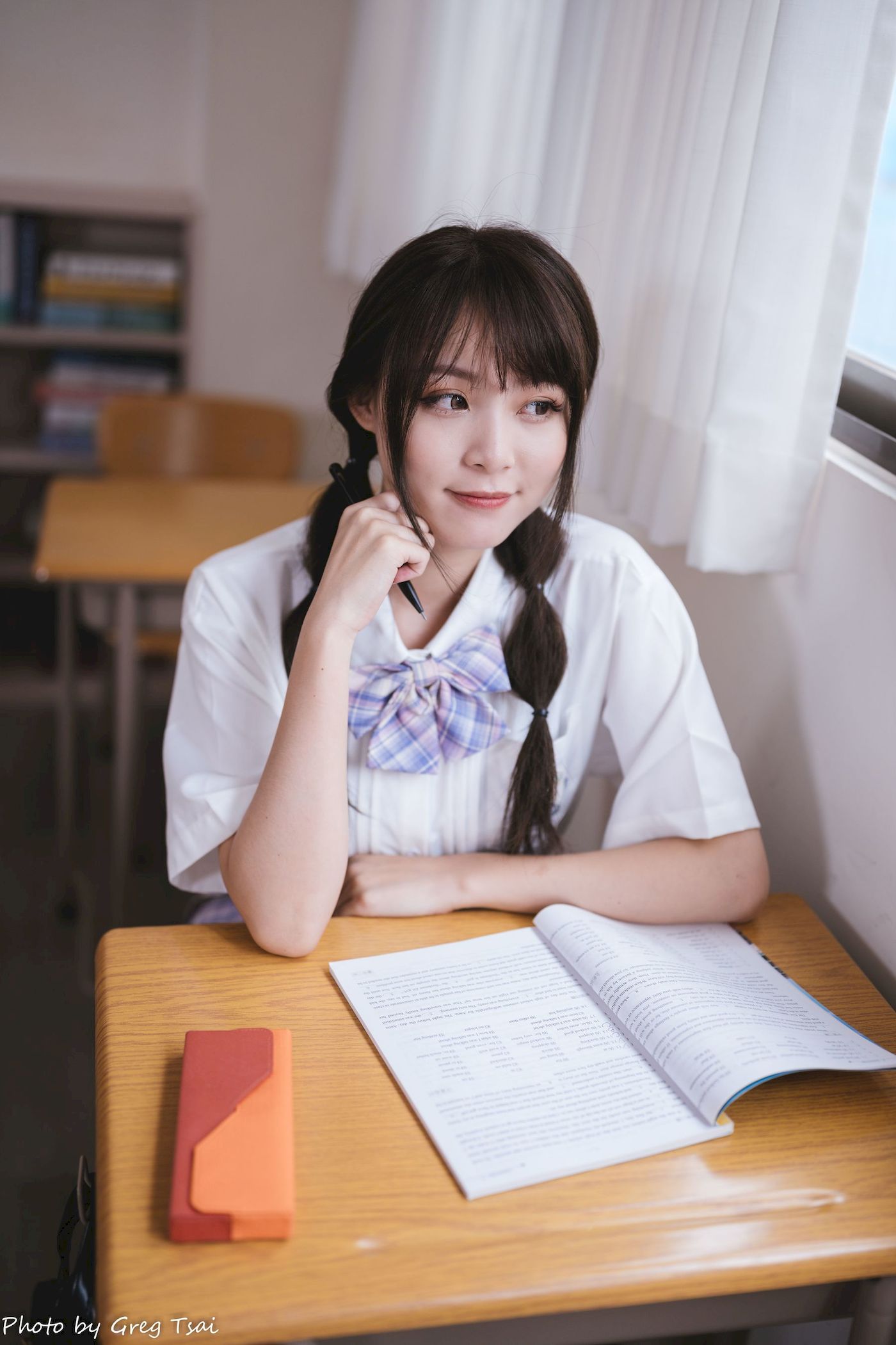 Ashley双马尾学生制服女友视角教室场景清纯写真-御萝部落