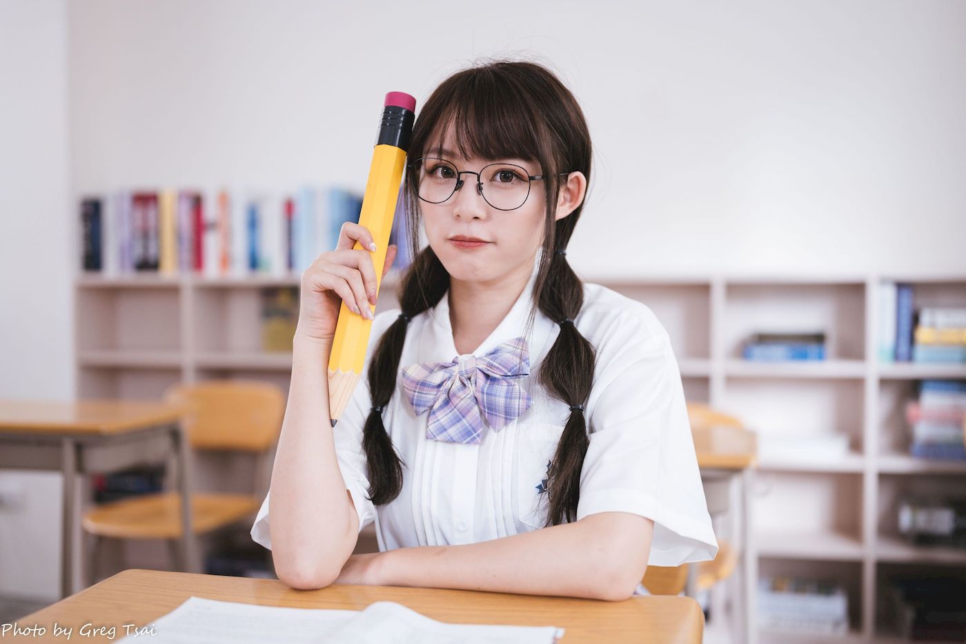 Ashley双马尾学生制服女友视角教室场景清纯写真