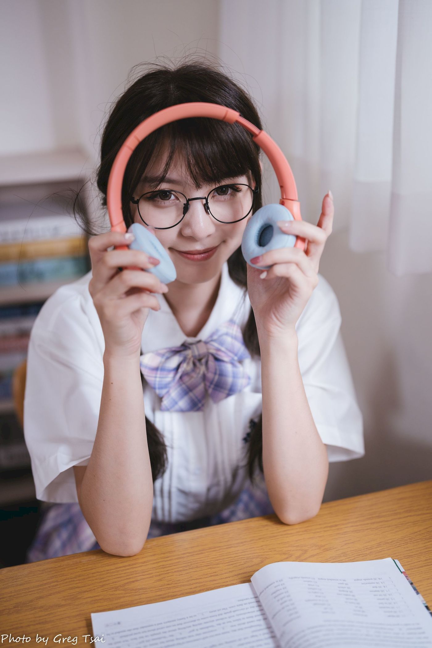 Ashley双马尾学生制服女友视角教室场景清纯写真