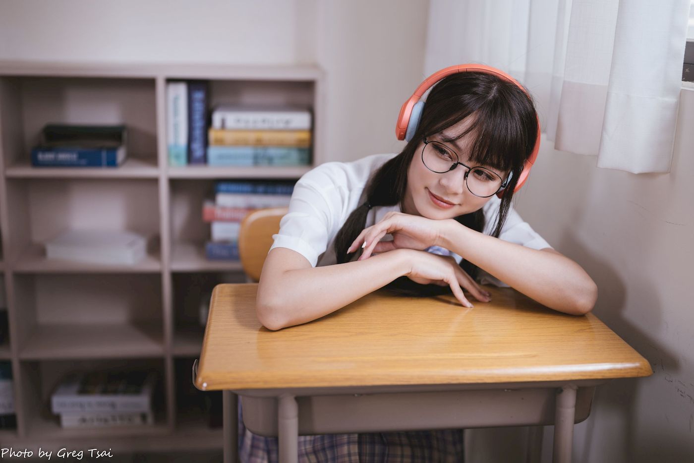 Ashley双马尾学生制服女友视角教室场景清纯写真