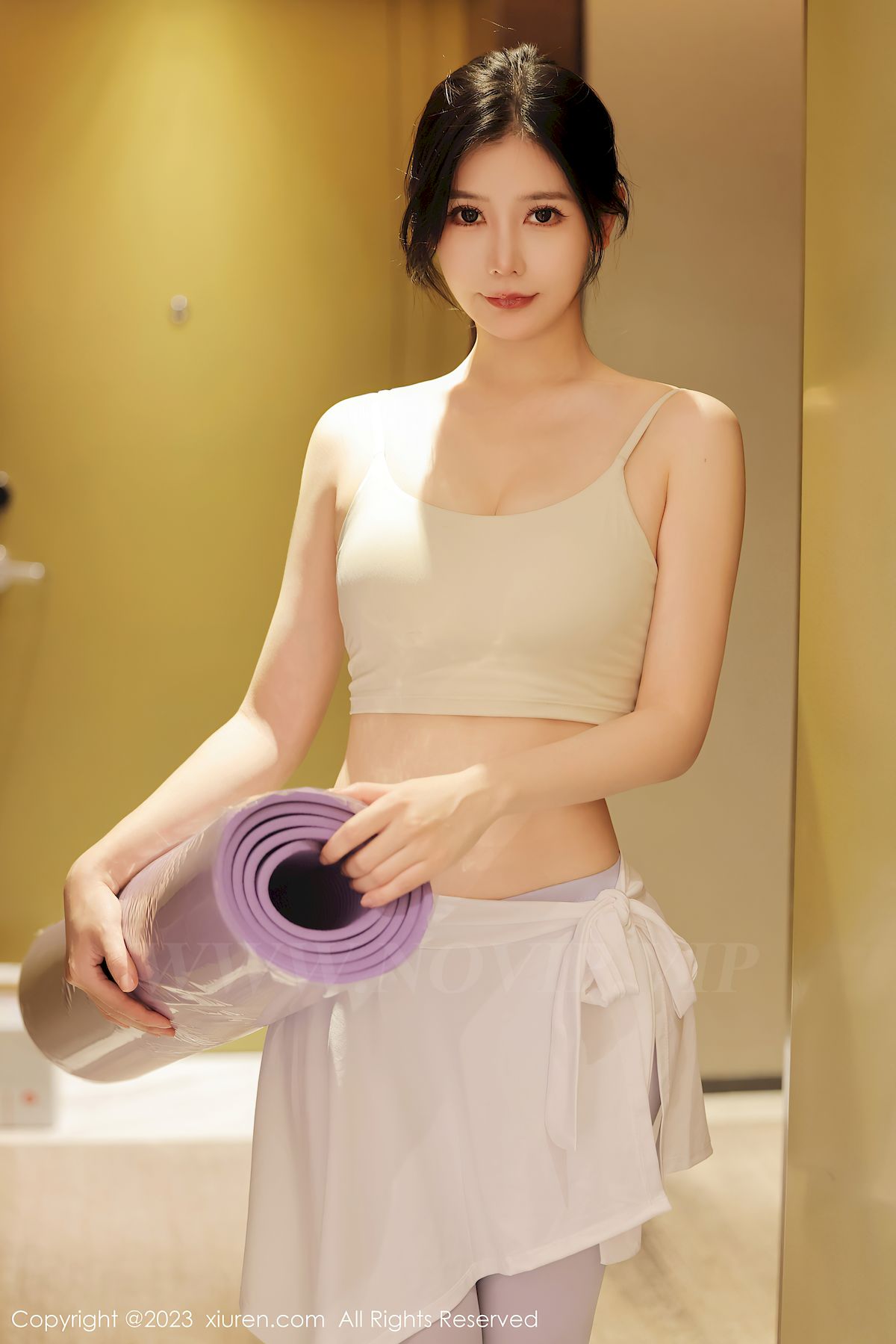 秀人网美女模特尹甜甜浅色运动服饰洁白肤色广州旅拍-御萝部落