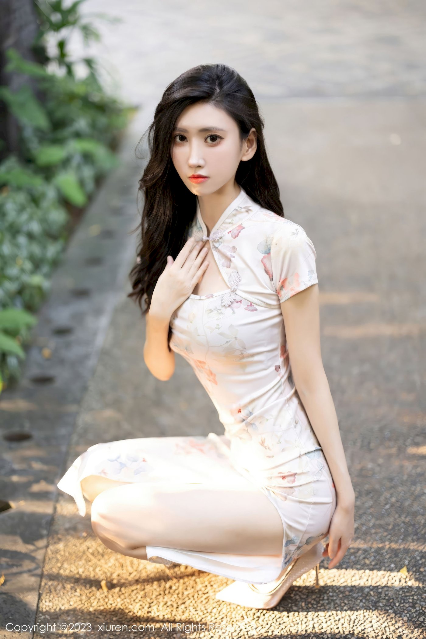 新人章芃芃 - 旗袍服饰+魅惑黑丝性感写真