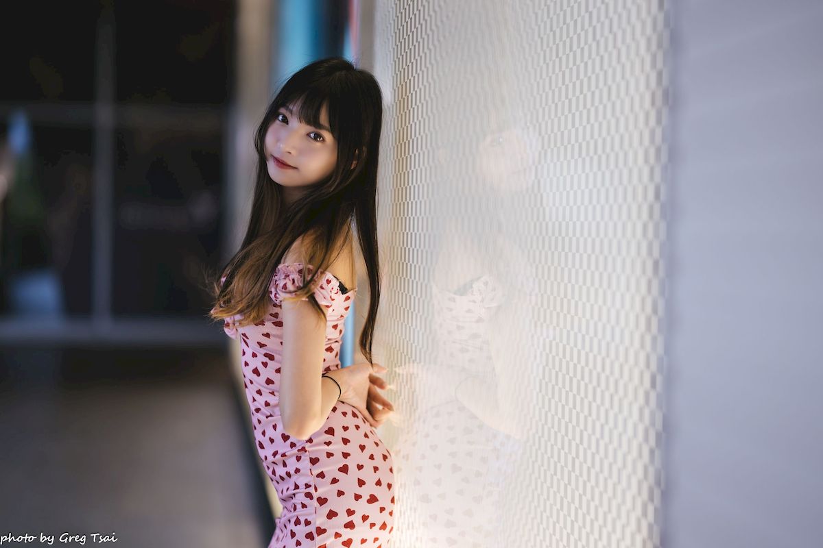 小穎红心包臀裙修长美腿信义区主题写真