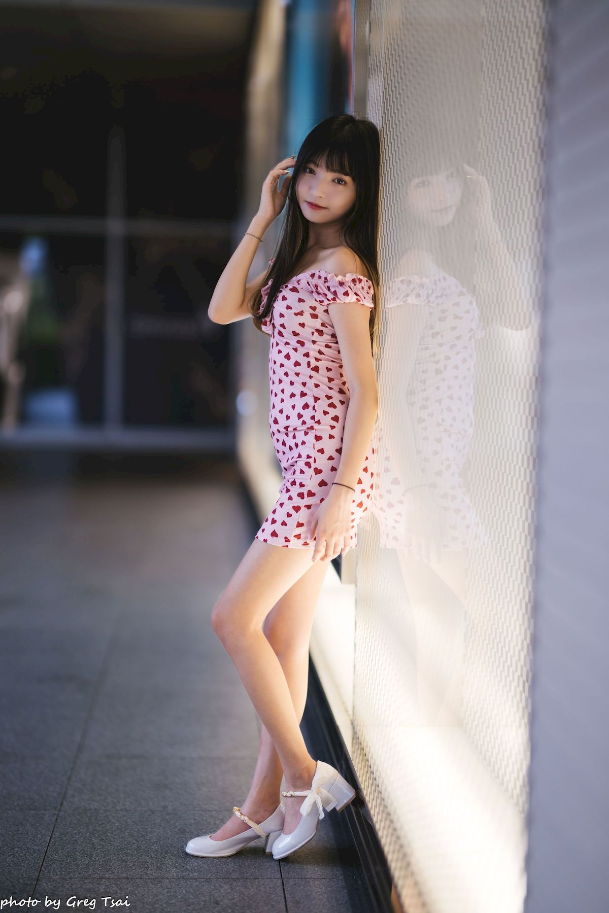 小穎红心包臀裙修长美腿信义区主题写真