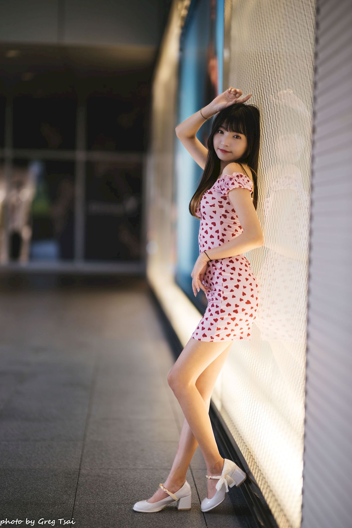 小穎红心包臀裙修长美腿信义区主题写真