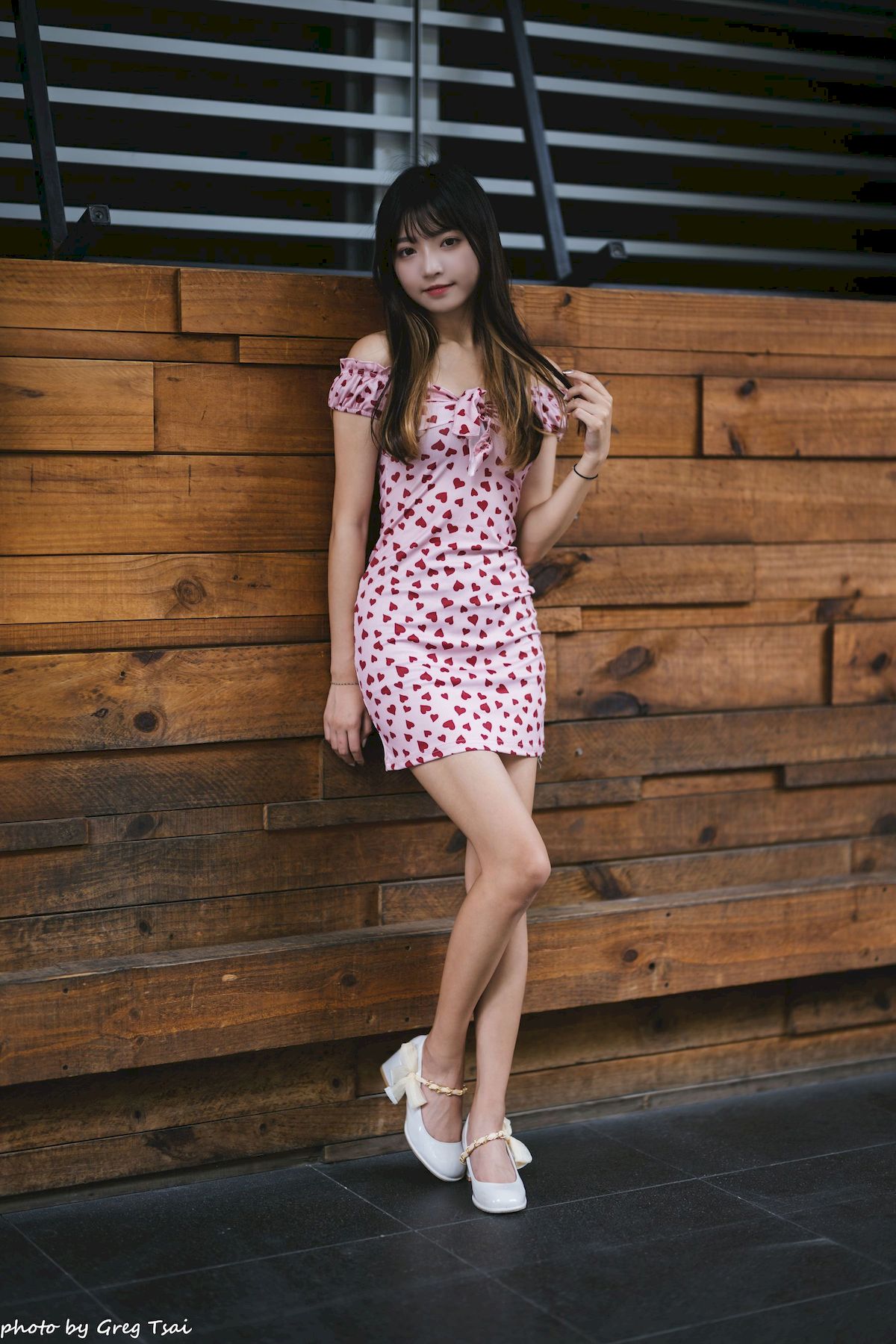 小穎红心包臀裙修长美腿信义区主题写真