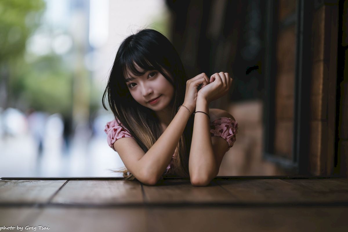 小穎红心包臀裙修长美腿信义区主题写真