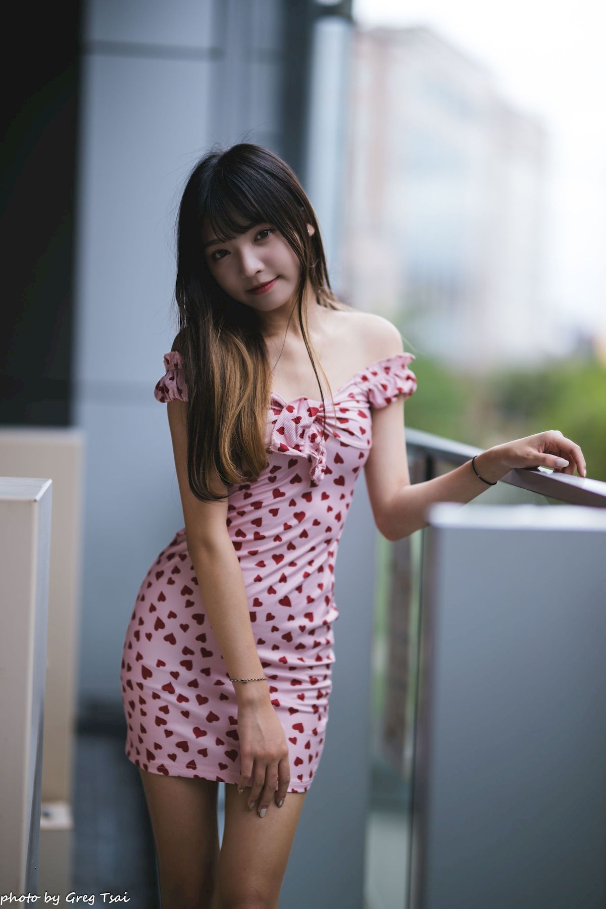 小穎红心包臀裙修长美腿信义区主题写真