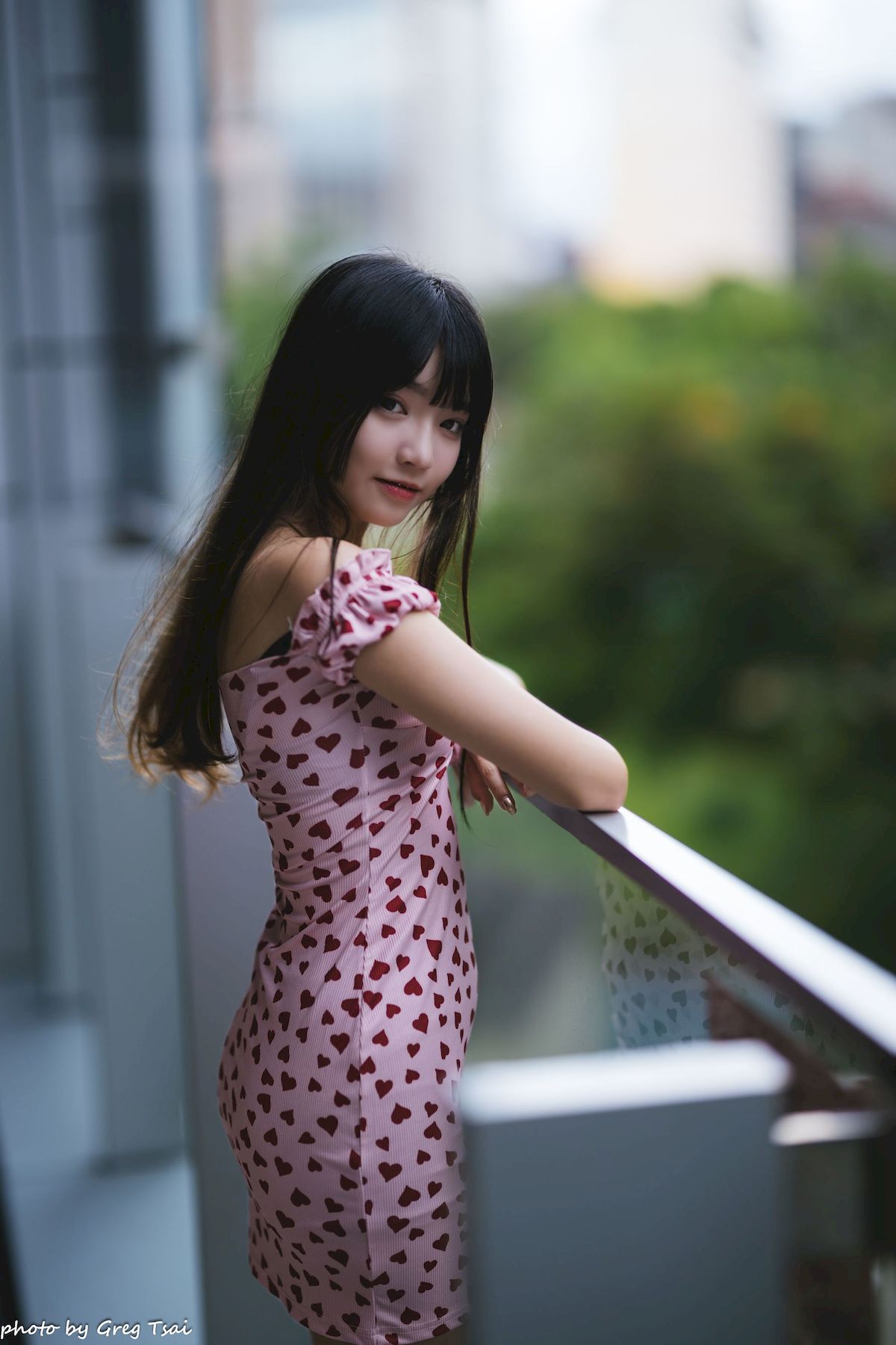 小穎红心包臀裙修长美腿信义区主题写真