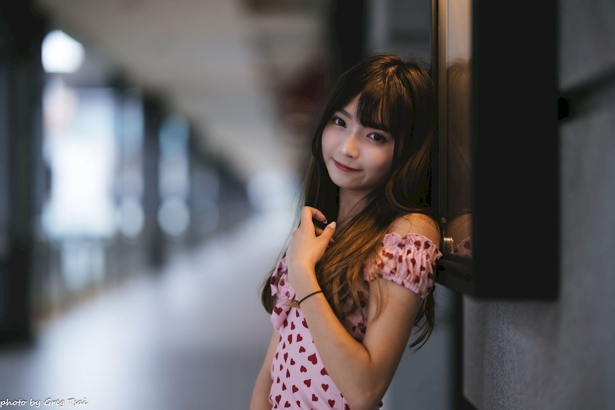 小穎红心包臀裙修长美腿信义区主题写真