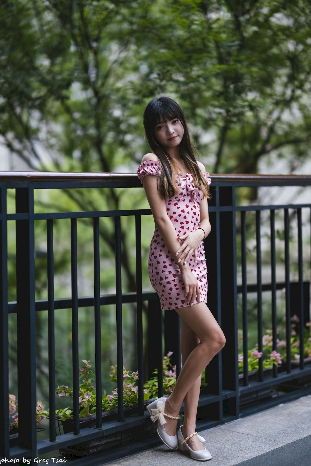 小穎红心包臀裙修长美腿信义区主题写真