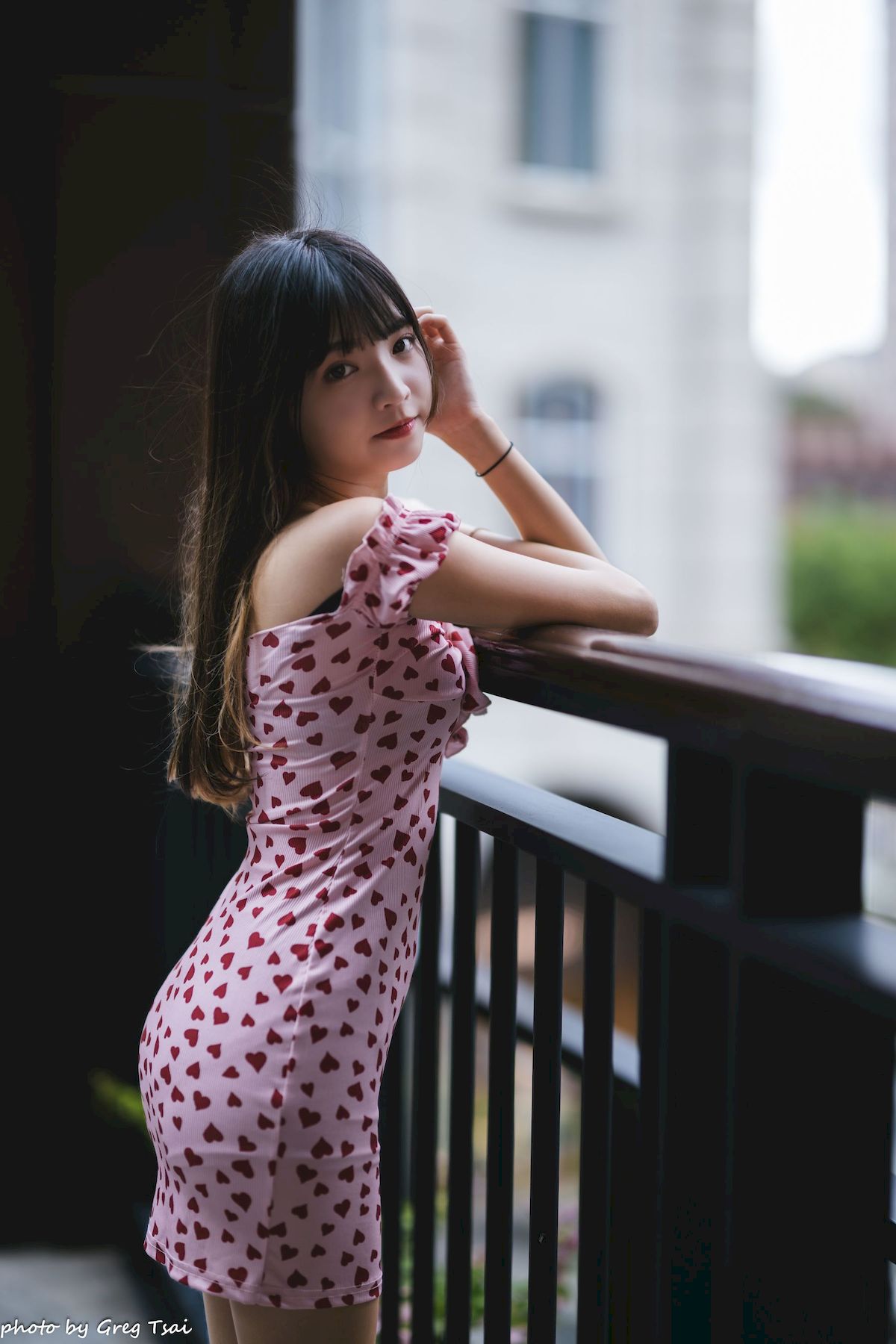 小穎红心包臀裙修长美腿信义区主题写真